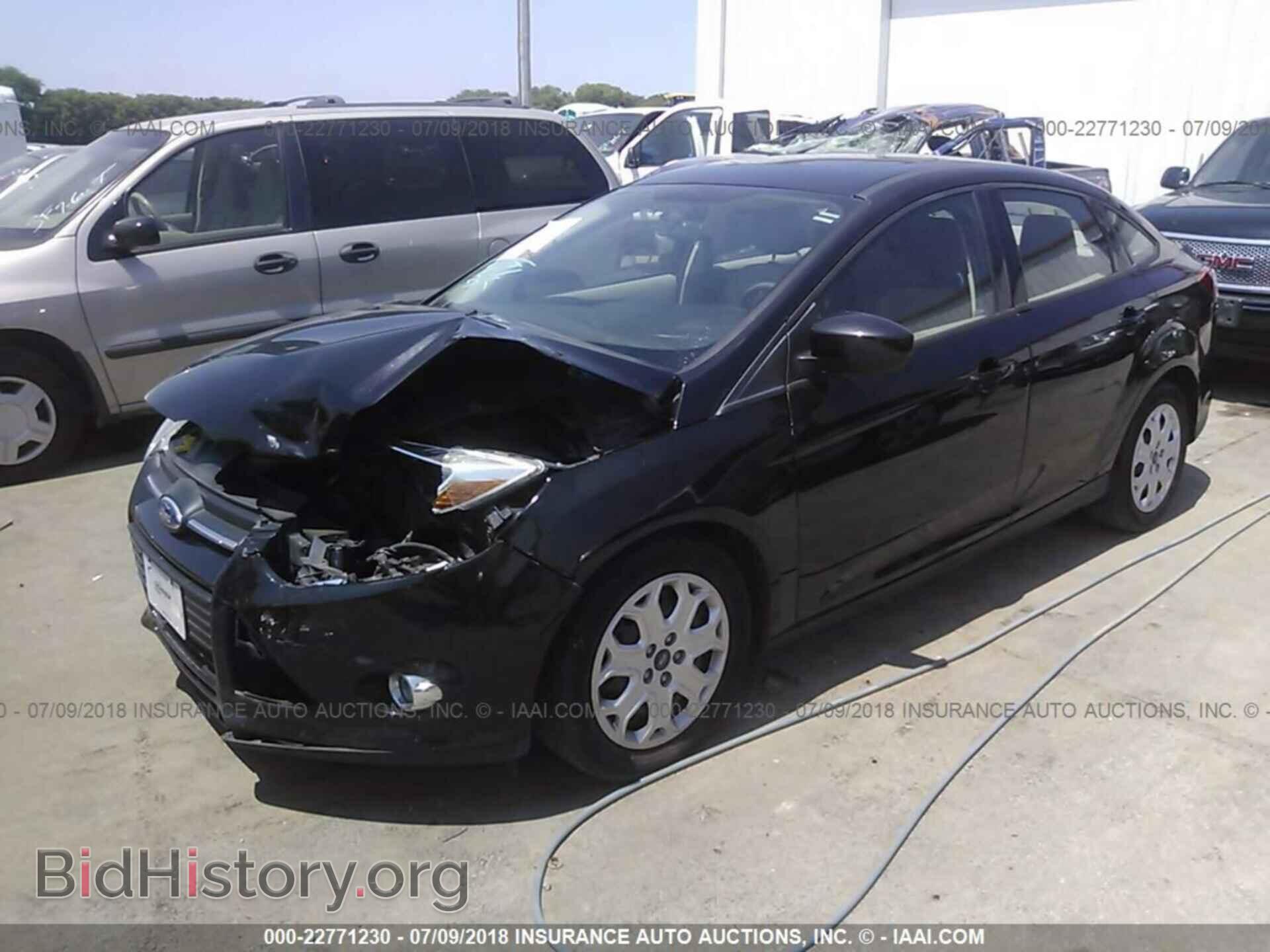 2012 Ford Focus - VIN: 1FAHP3F27CL288620 - Photo 2