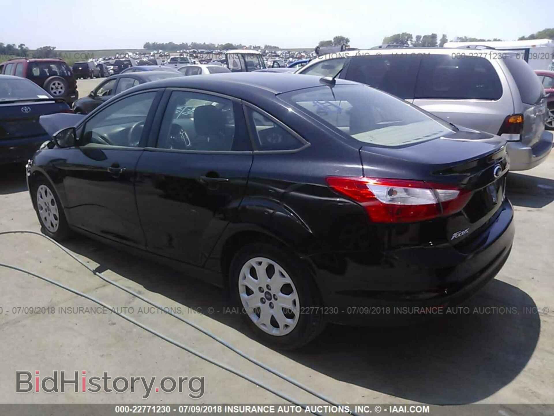 2012 Ford Focus - VIN: 1FAHP3F27CL288620 - Photo 3