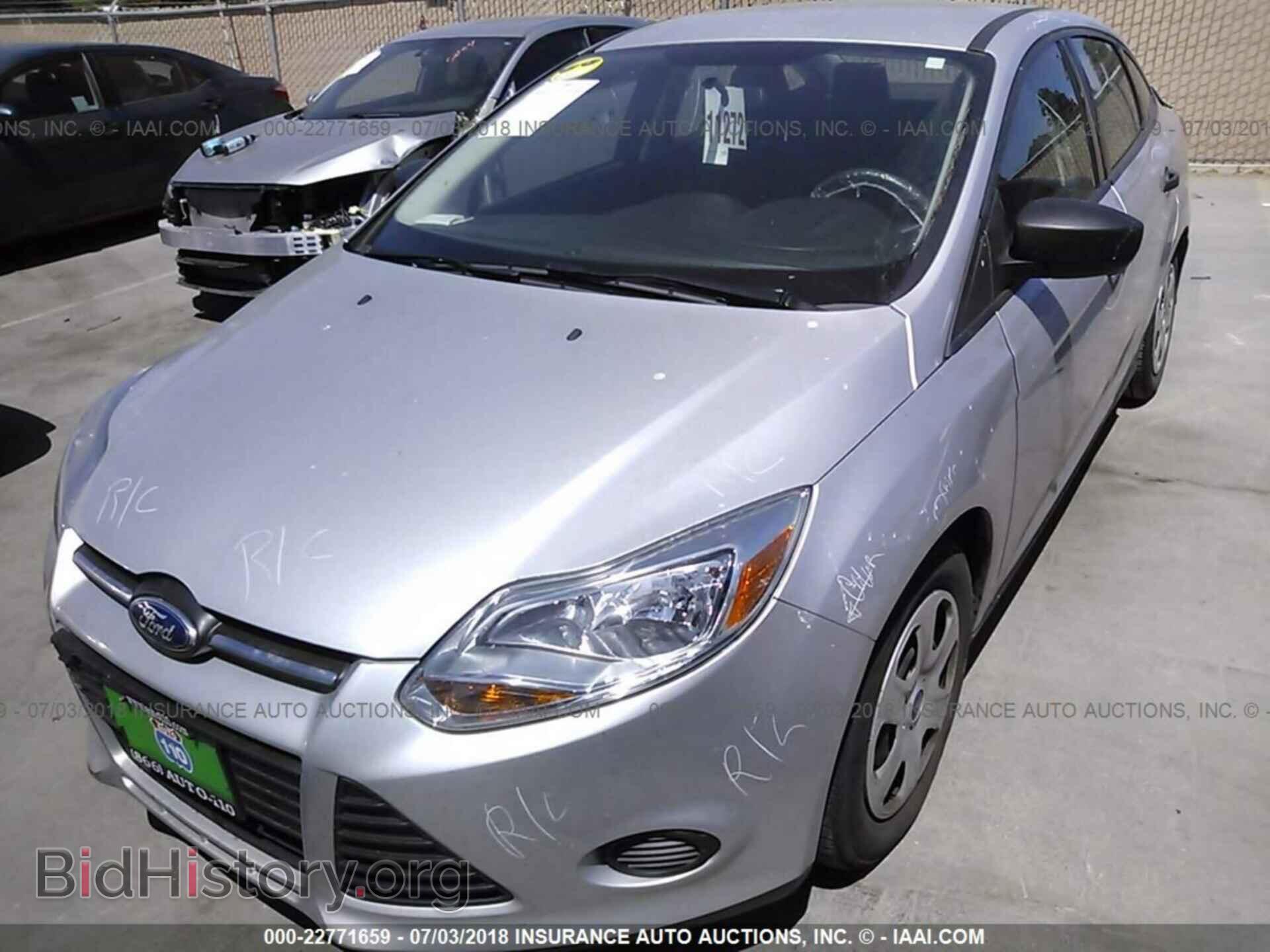 2014 Ford Focus - VIN: 1FADP3E26EL399792 - Photo 2