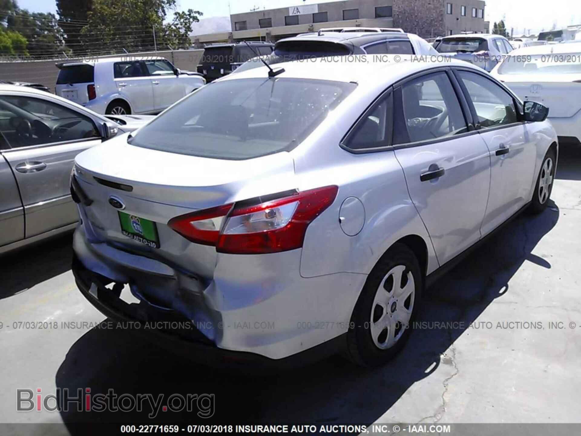 2014 Ford Focus - VIN: 1FADP3E26EL399792 - Photo 4