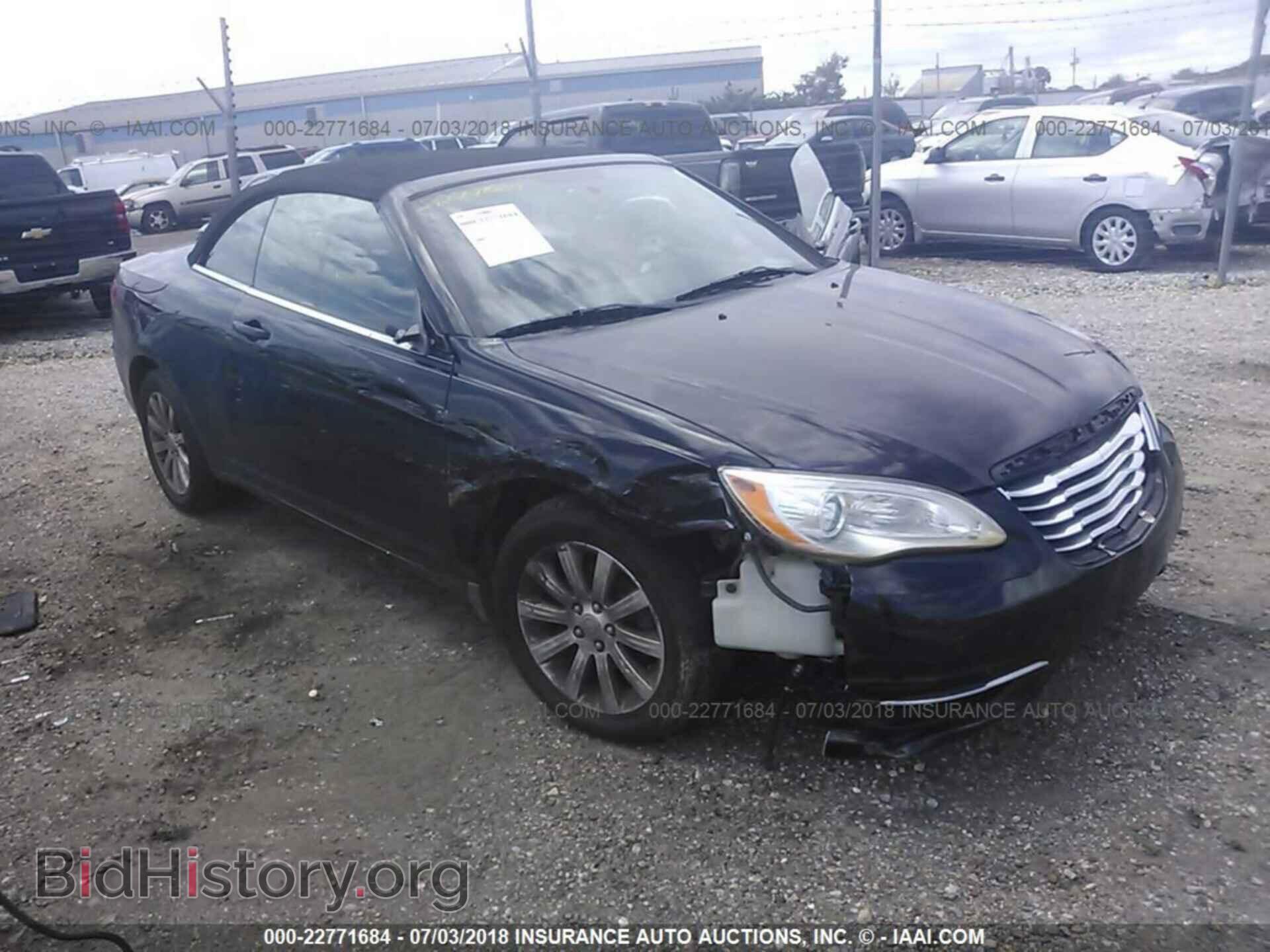 Photo 1C3BC2EB8BN542740 - Chrysler 200 2011