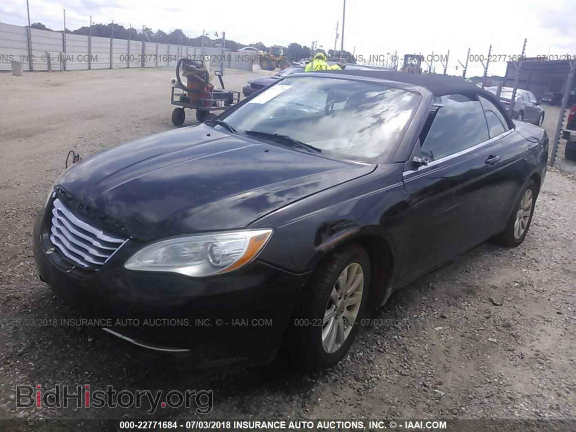 2011 Chrysler 200 - VIN: 1C3BC2EB8BN542740 - Photo 2