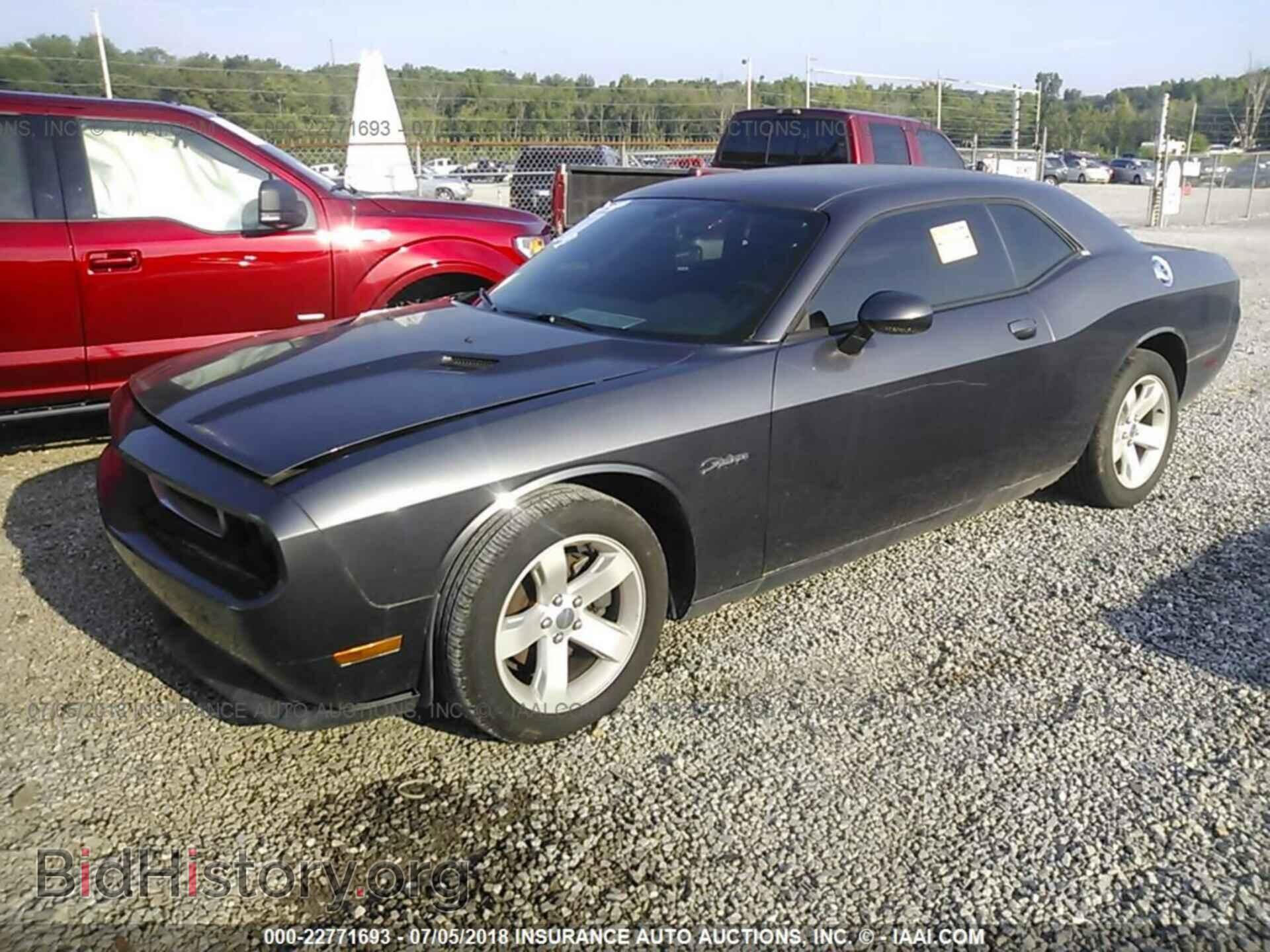 2014 Dodge Challenger - VIN: 2C3CDYAG4EH116465 - Фото 2