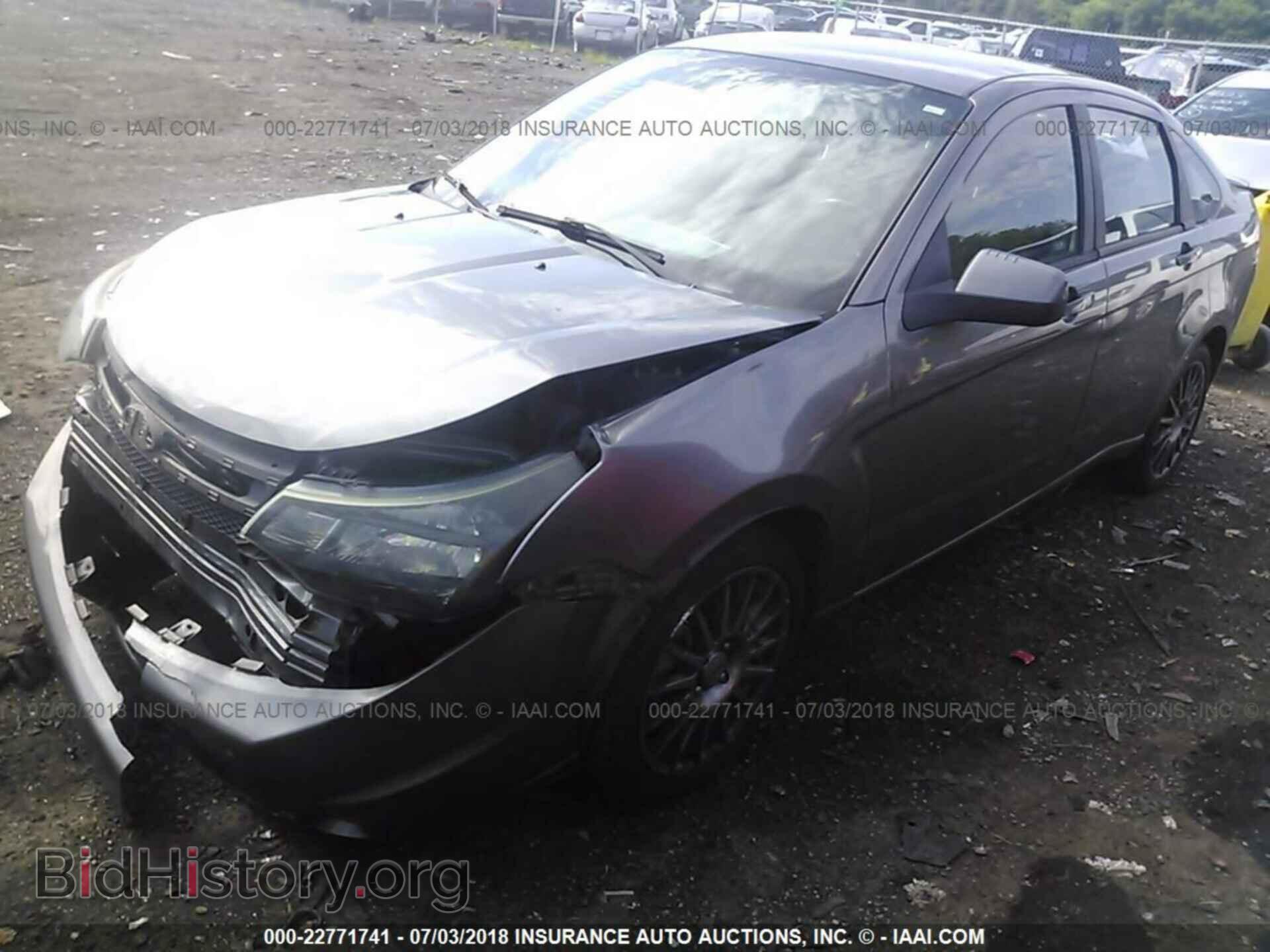 2011 Ford Focus - VIN: 1FAHP3GN2BW184123 - Фото 2