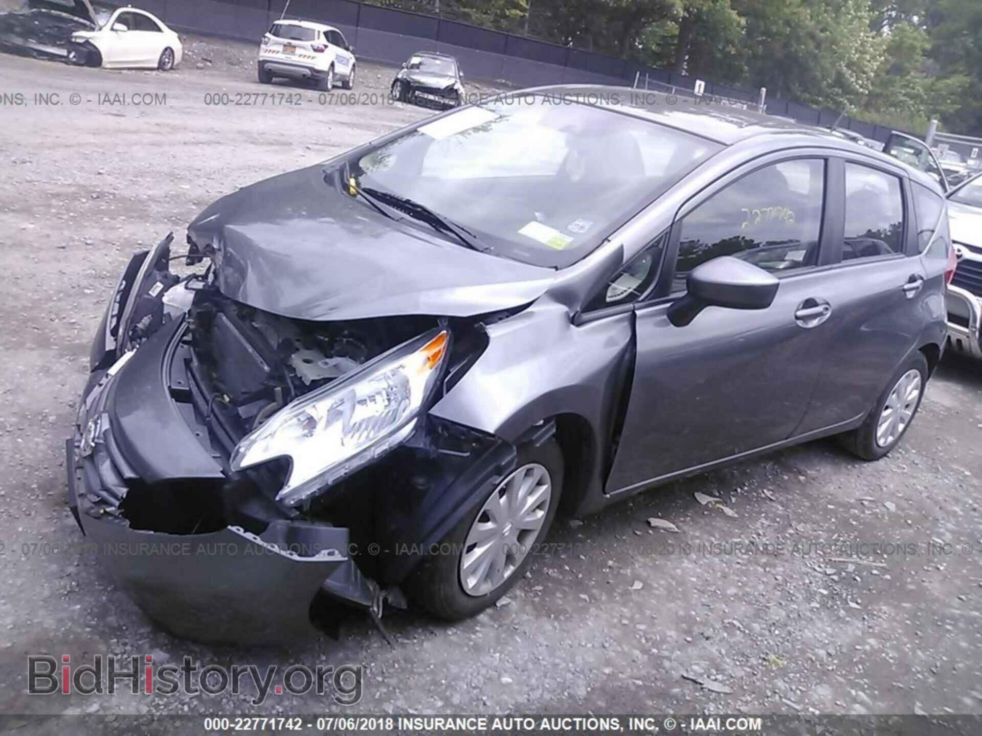 2016 Nissan Versa note - VIN: 3N1CE2CP5GL370055 - Фото 2