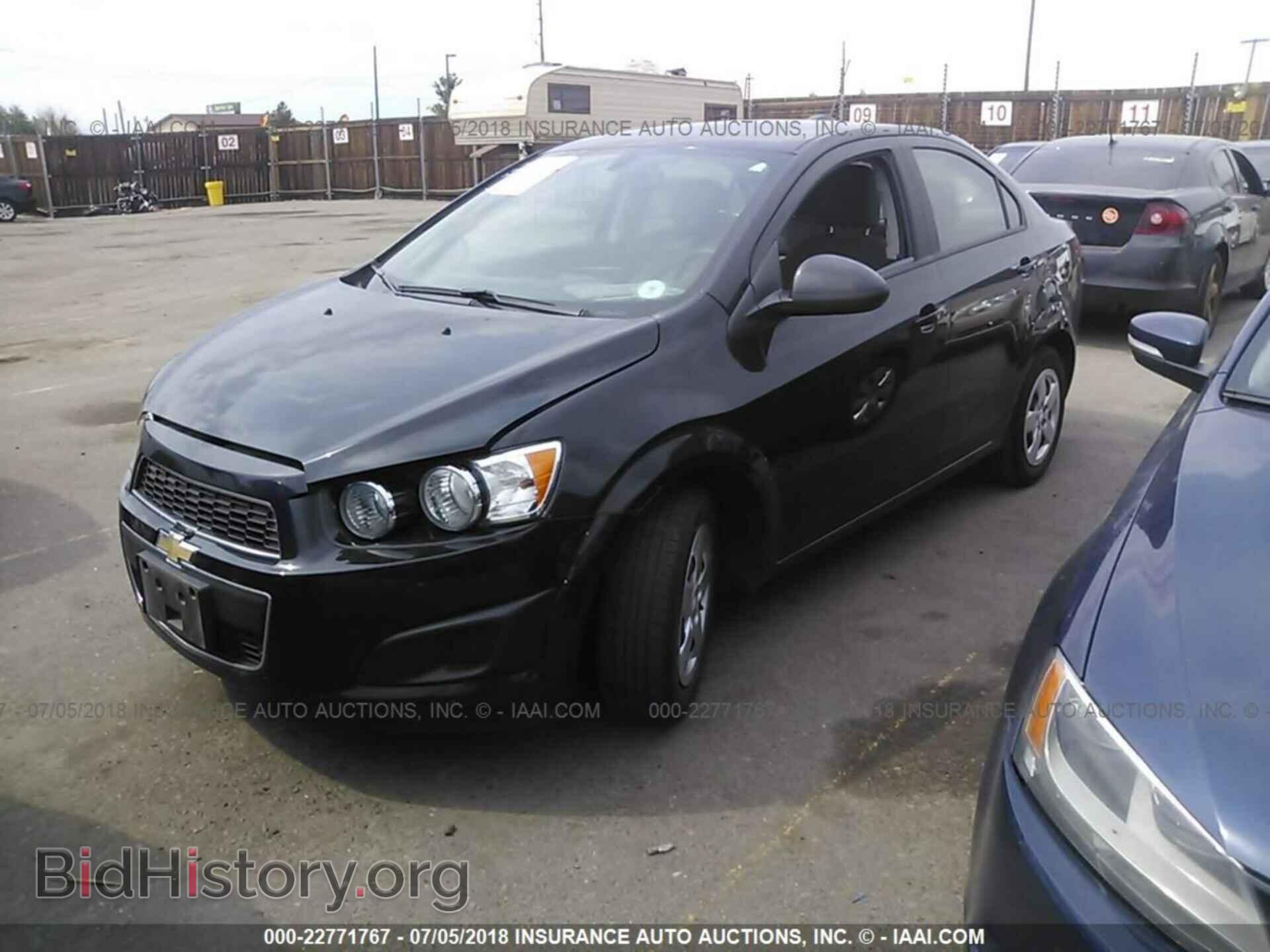 2015 Chevrolet Sonic - VIN: 1G1JB5SH9F4173959 - Фото 2