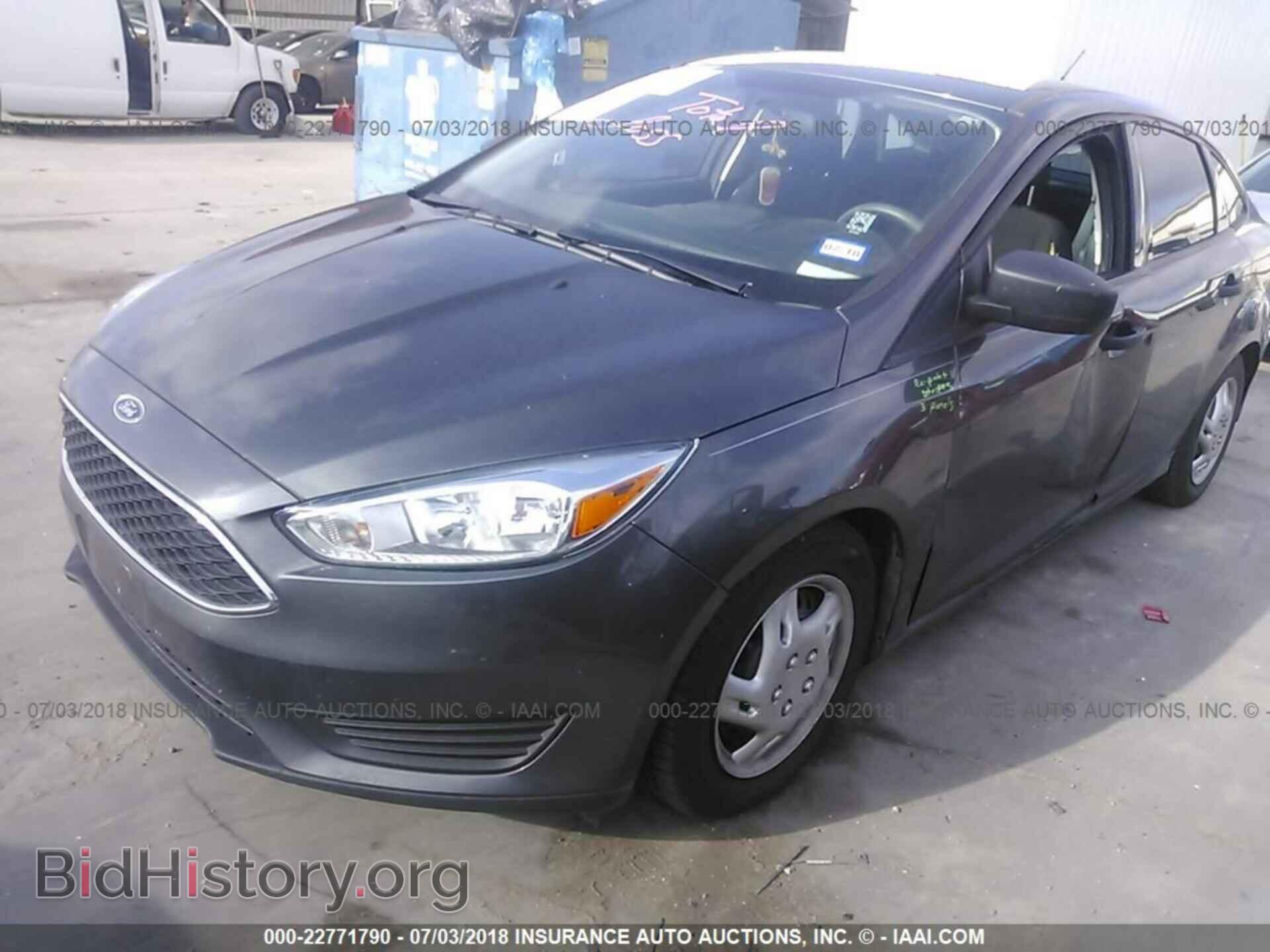 2015 Ford Focus - VIN: 1FADP3E27FL347718 - Photo 2