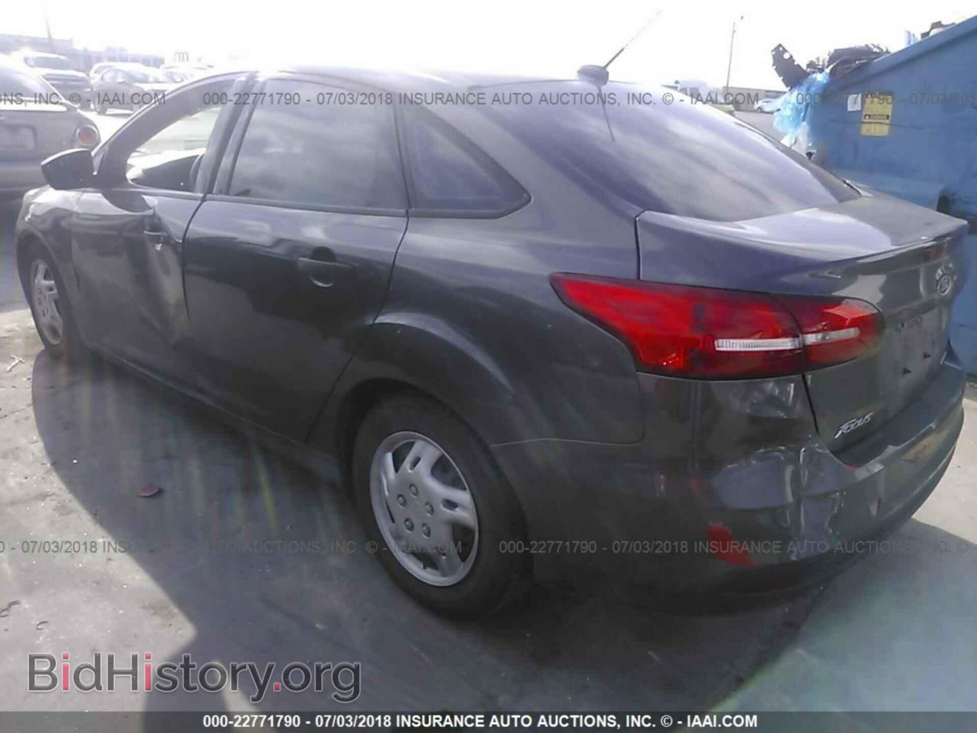 2015 Ford Focus - VIN: 1FADP3E27FL347718 - Photo 3