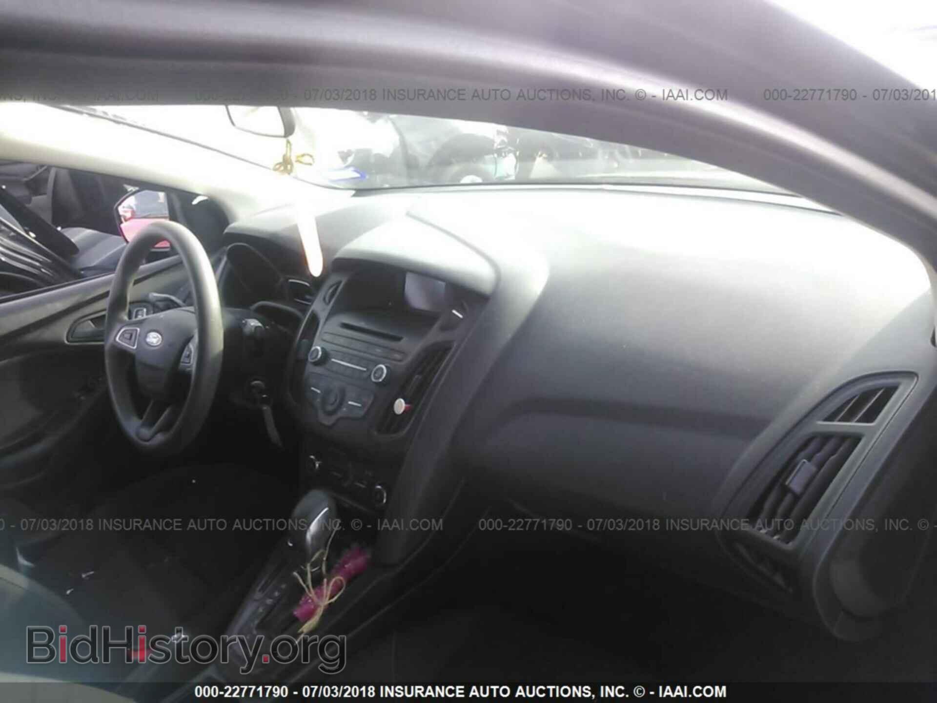 2015 Ford Focus - VIN: 1FADP3E27FL347718 - Photo 5