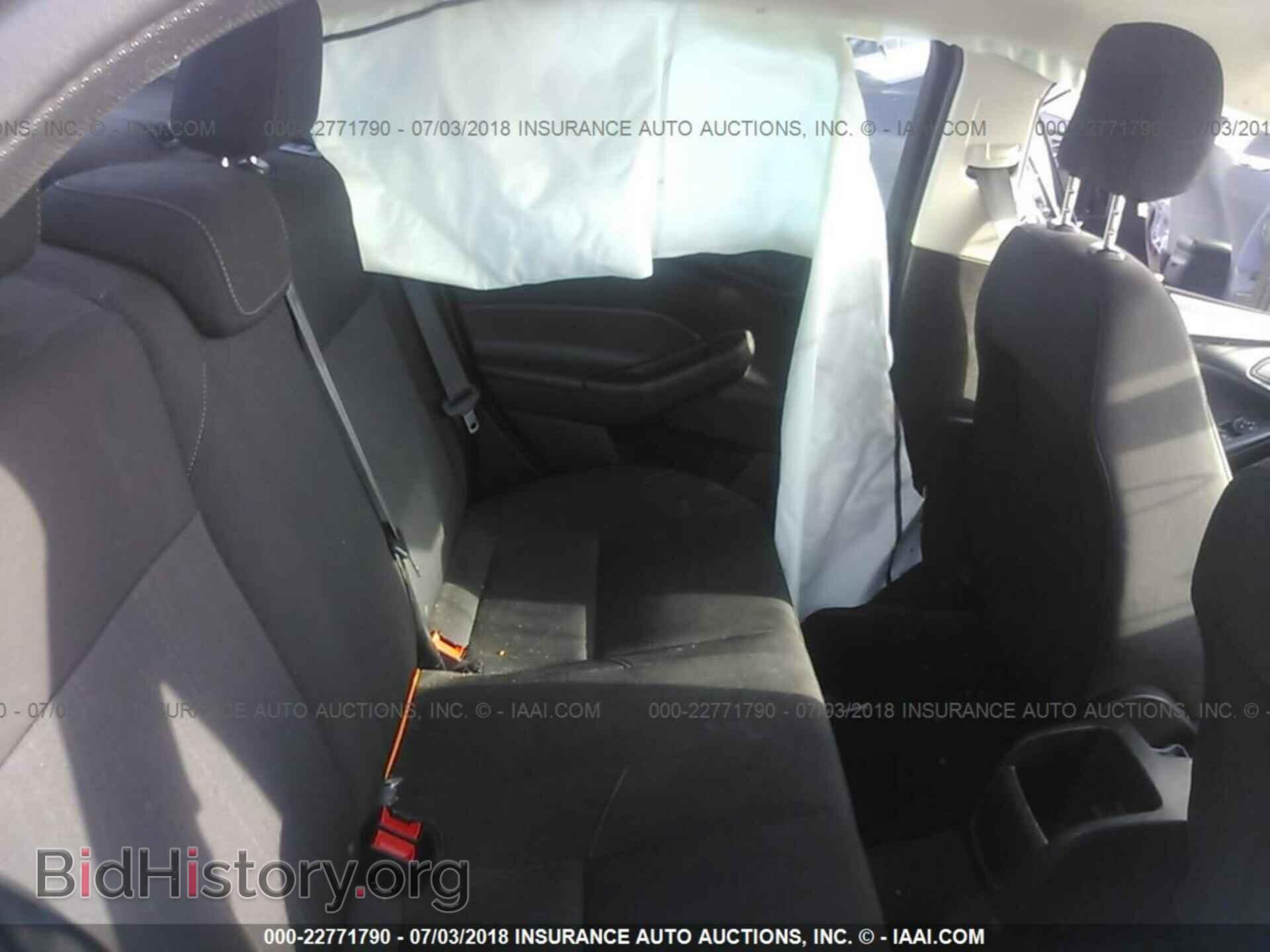 2015 Ford Focus - VIN: 1FADP3E27FL347718 - Photo 8