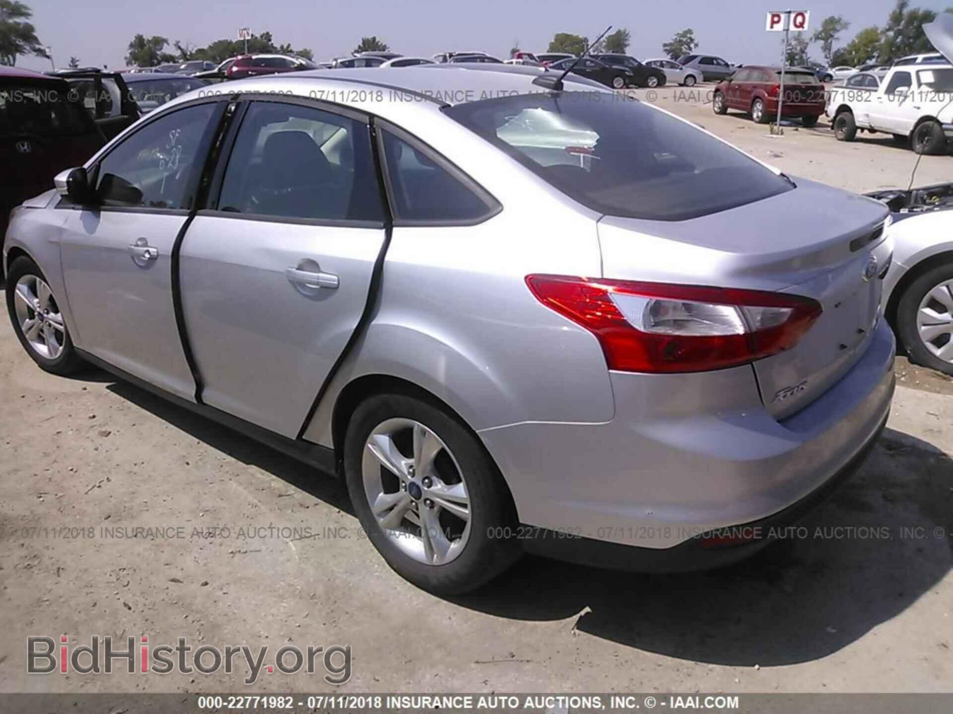 2014 Ford Focus - VIN: 1FADP3F21EL109747 - Photo 3