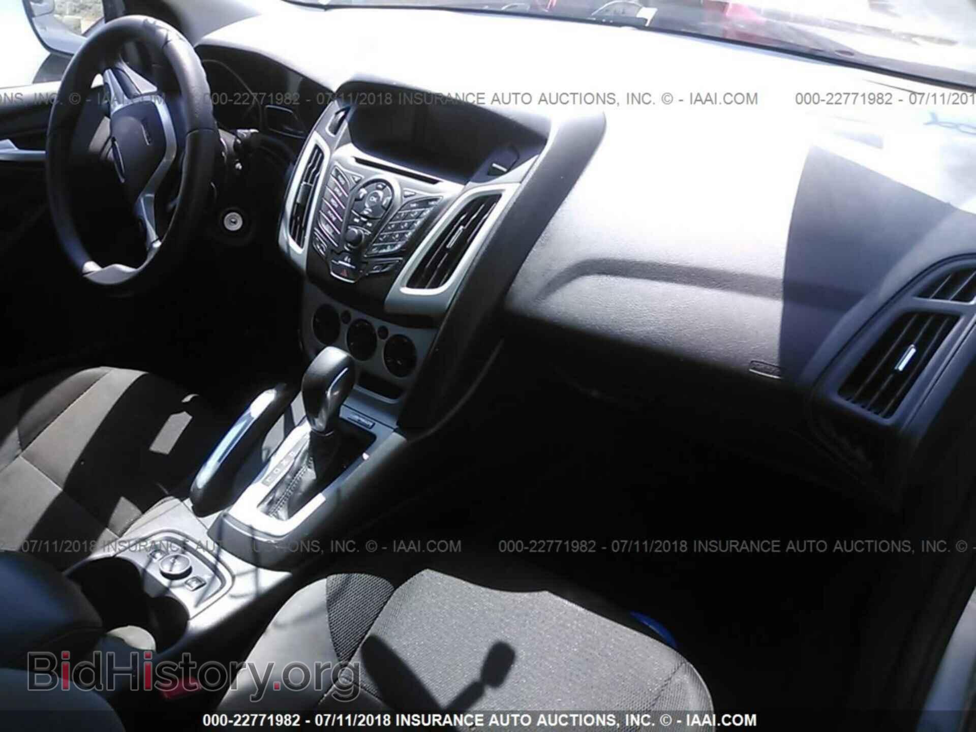 2014 Ford Focus - VIN: 1FADP3F21EL109747 - Photo 5