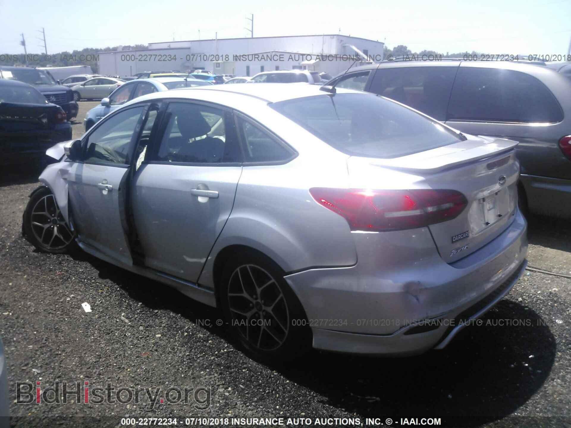 2015 Ford Focus - VIN: 1FADP3F22FL311983 - Photo 3