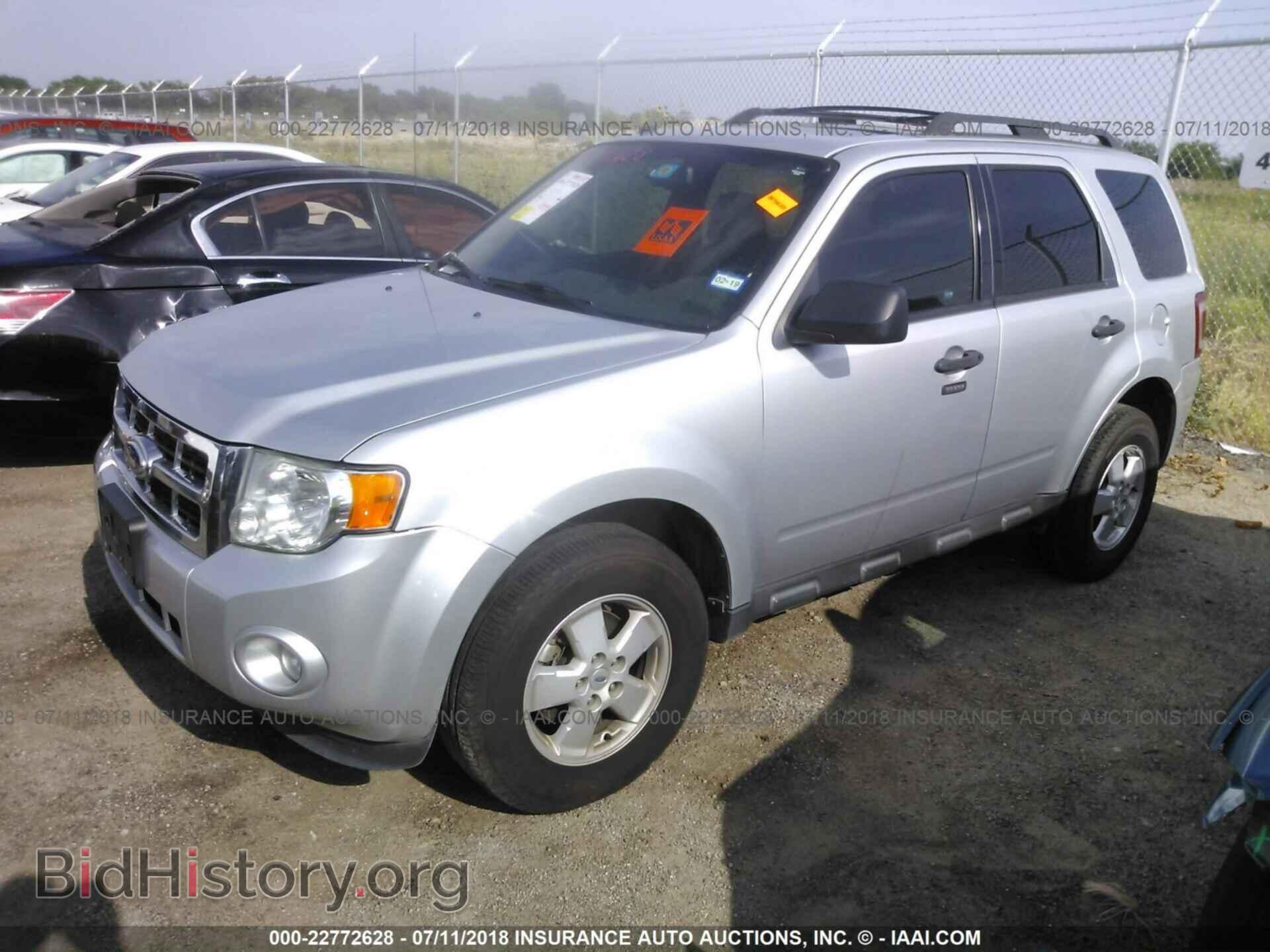 2011 Ford Escape - VIN: 1FMCU0D76BKA73918 - Фото 2