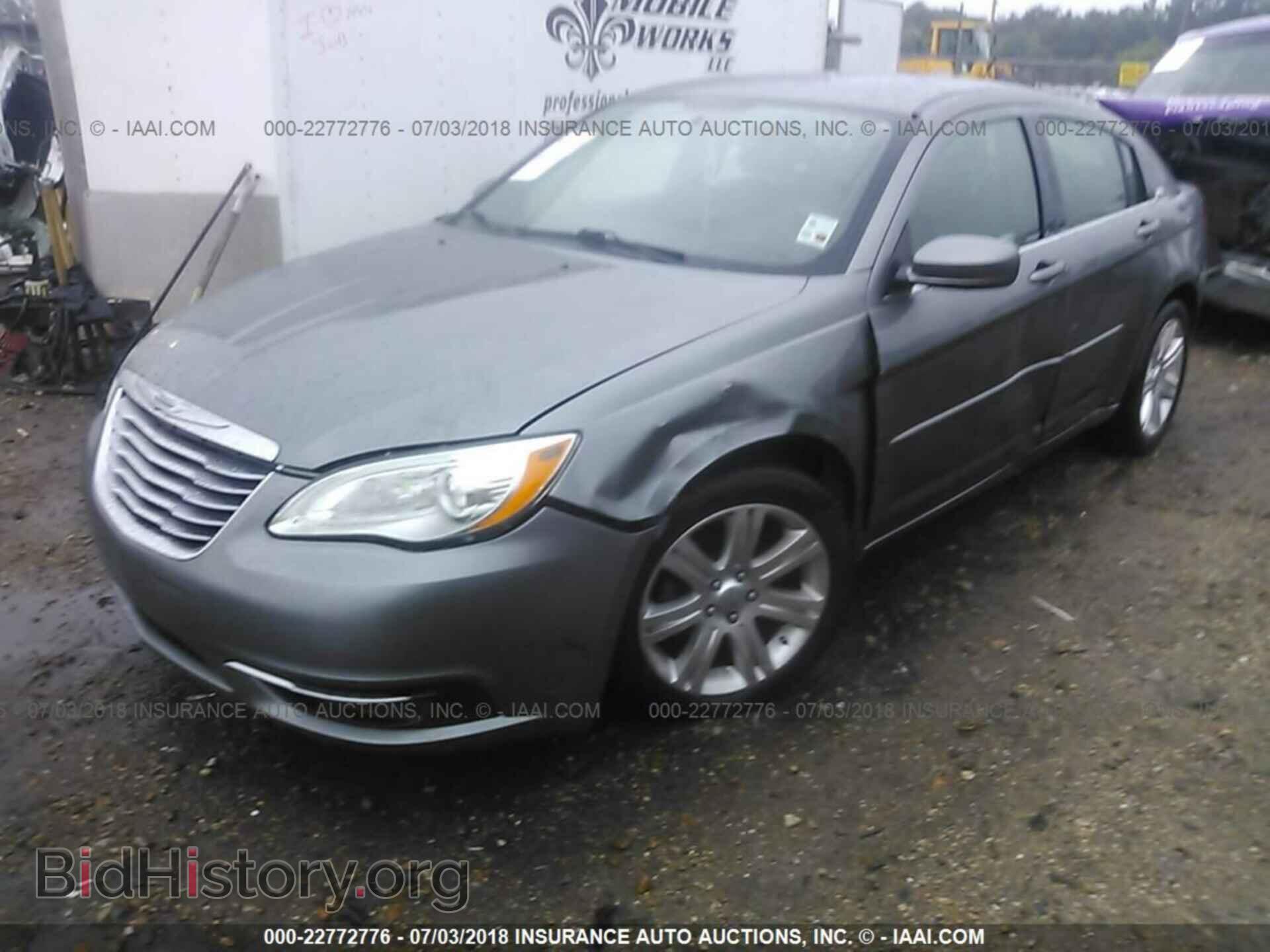 2013 Chrysler 200 - VIN: 1C3CCBBB4DN656133 - Photo 2