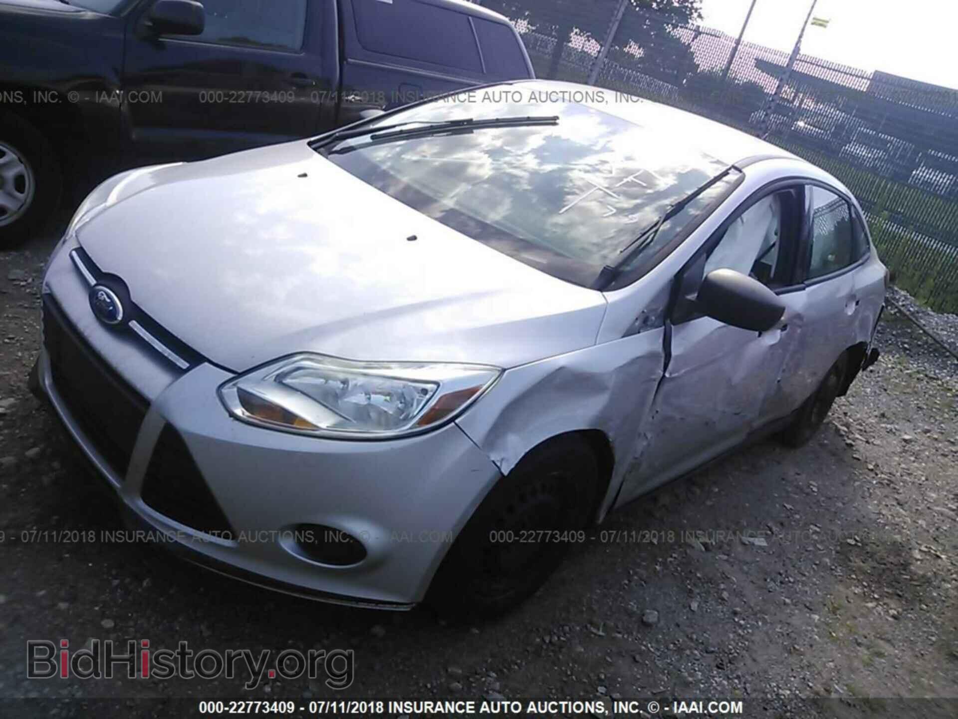 2012 Ford Focus - VIN: 1FAHP3E26CL293082 - Photo 2