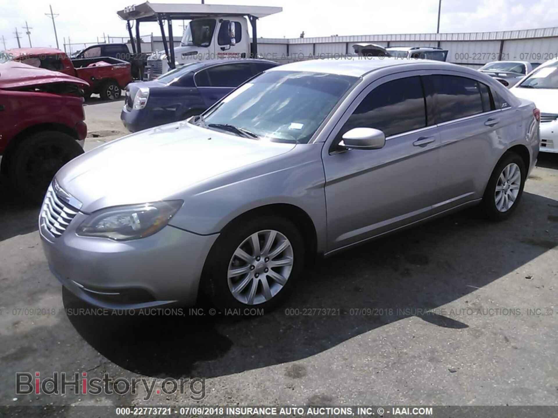 2014 Chrysler 200 - VIN: 1C3CCBBG9EN107024 - Photo 2
