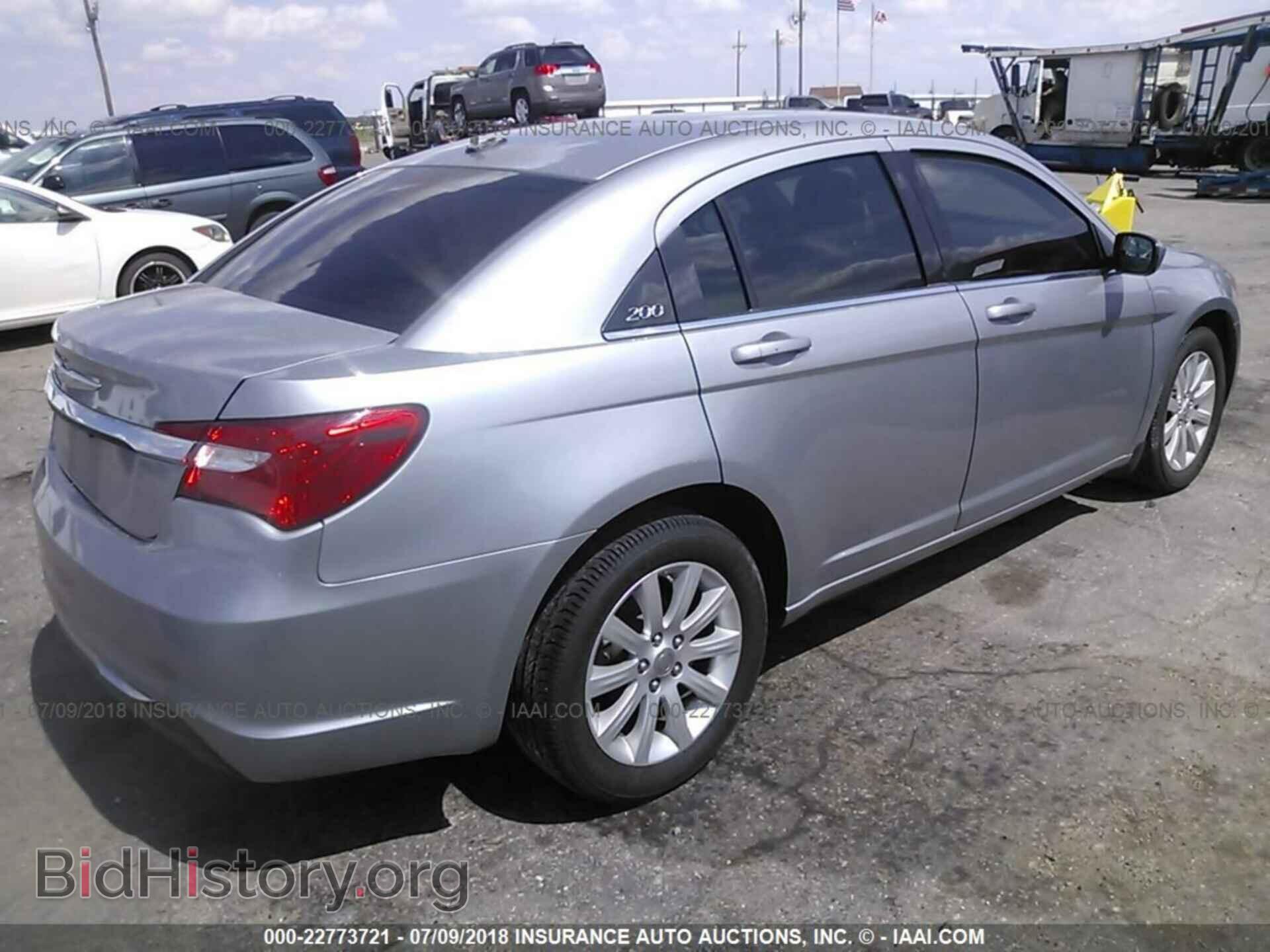 2014 Chrysler 200 - VIN: 1C3CCBBG9EN107024 - Photo 4