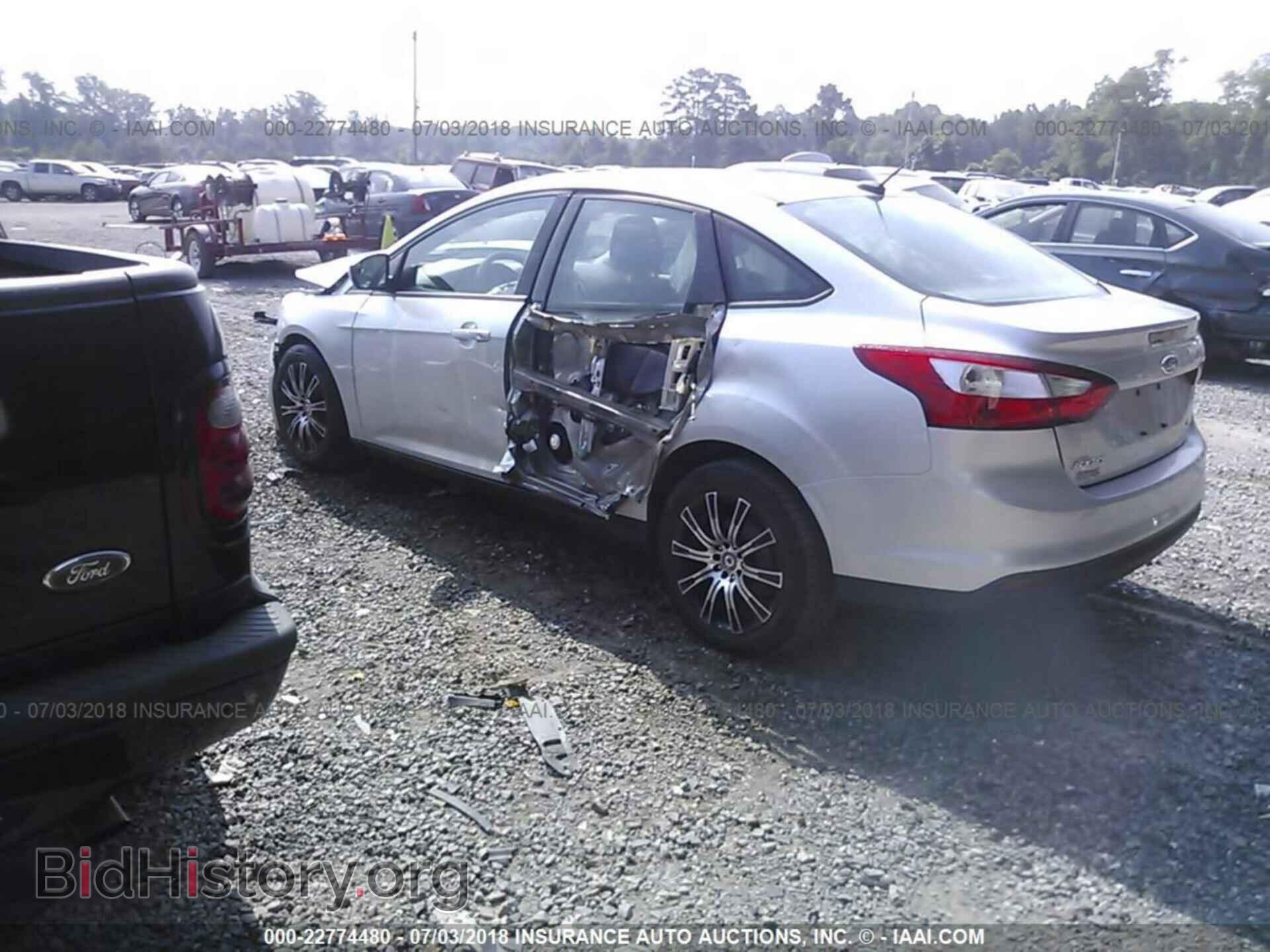 2012 Ford Focus - VIN: 1FAHP3F21CL129589 - Photo 3