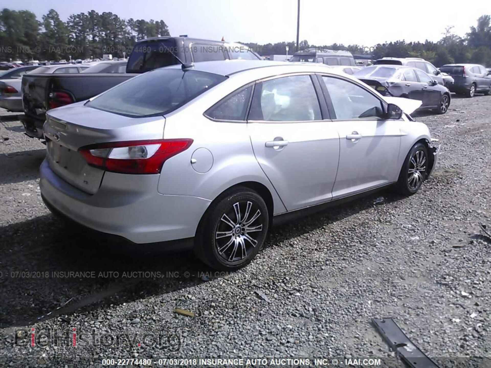 2012 Ford Focus - VIN: 1FAHP3F21CL129589 - Photo 4
