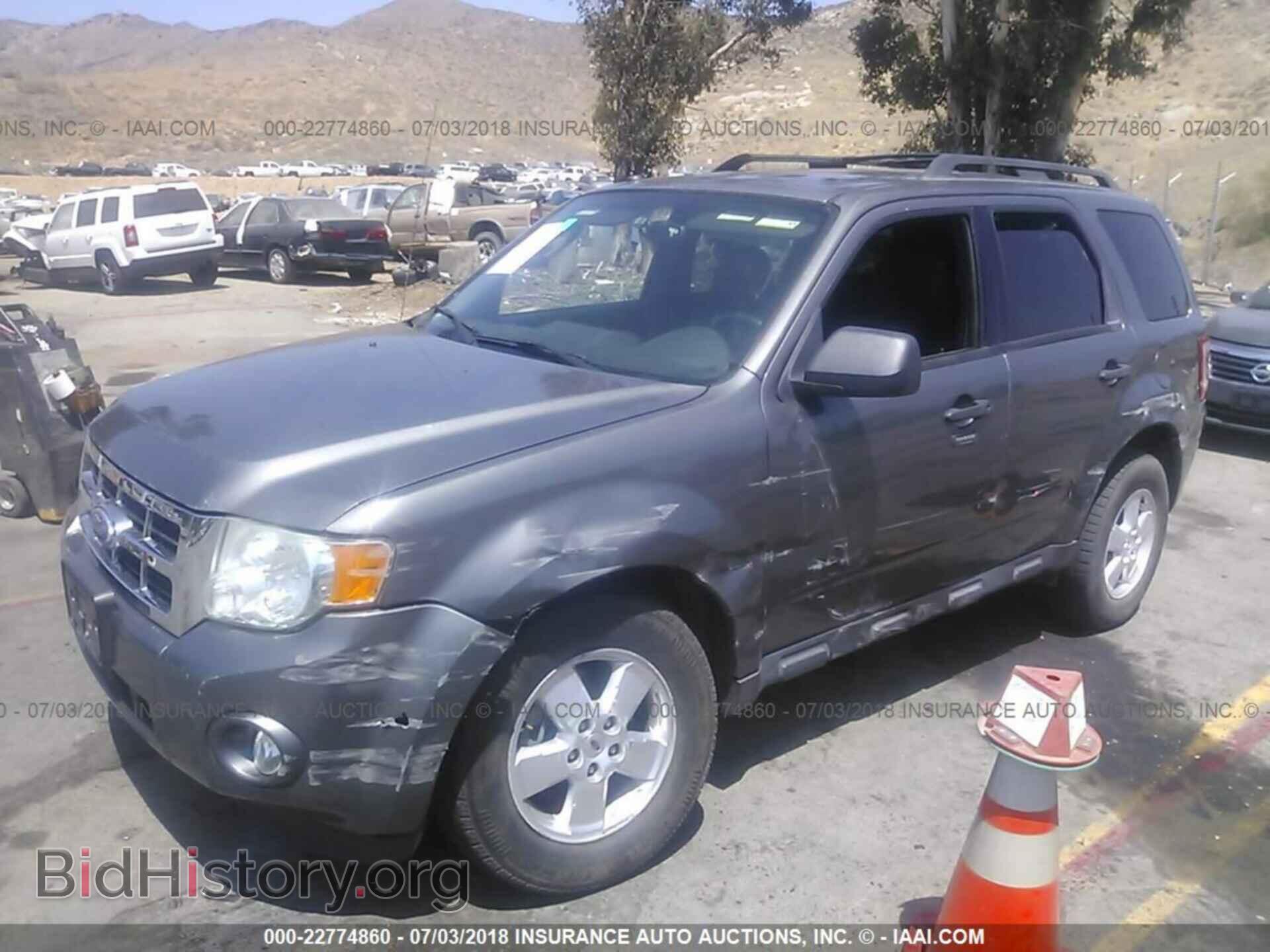 2011 Ford Escape - VIN: 1FMCU0D72BKB60733 - Photo 2