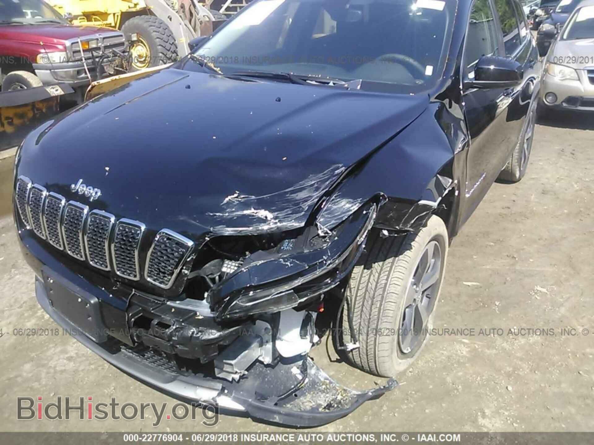 2019 Jeep Cherokee - VIN: 1C4PJMDX3KD208380 - Photo 6