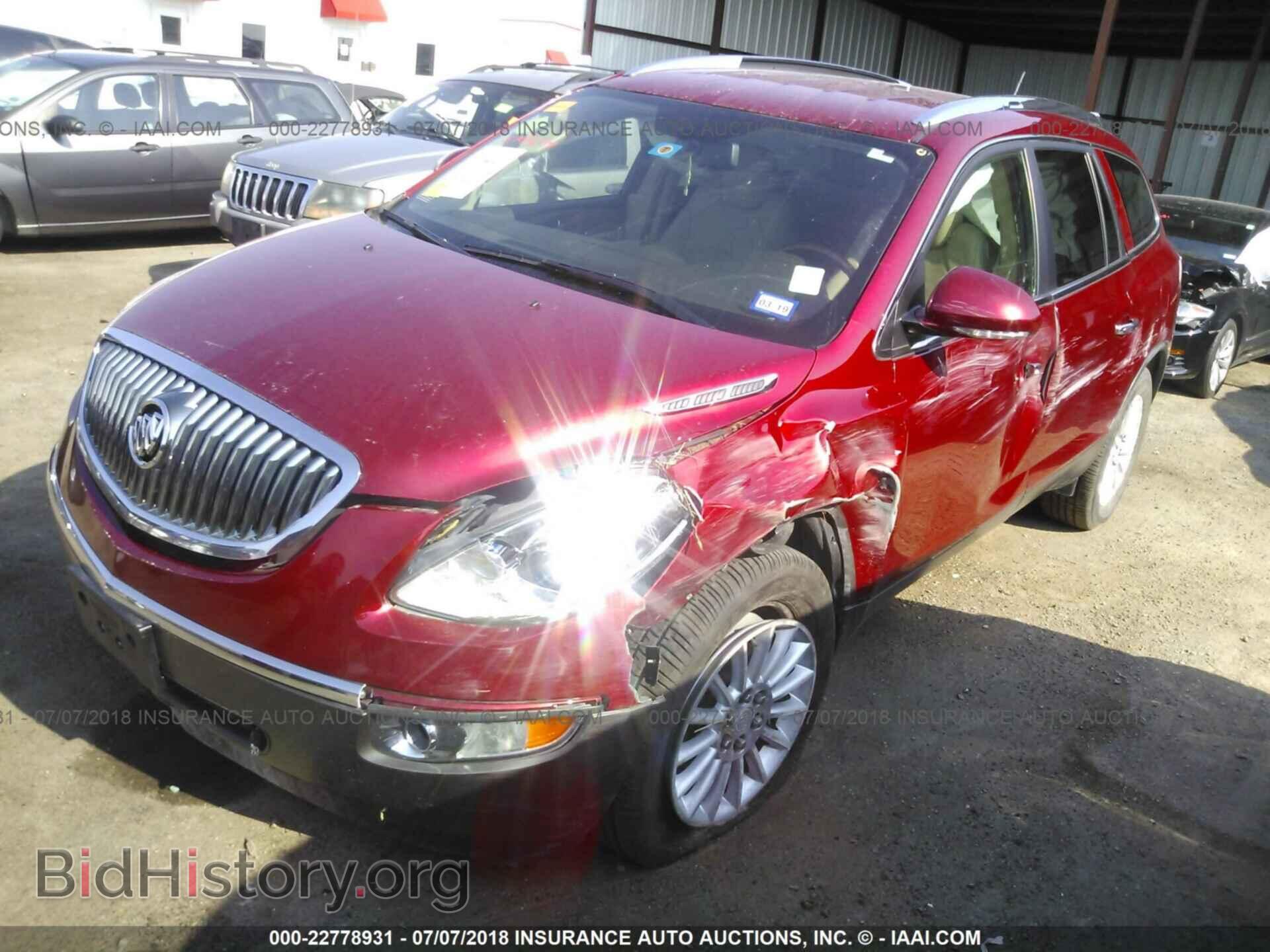 2012 Buick Enclave - VIN: 5GAKRCED5CJ243640 - Фото 2