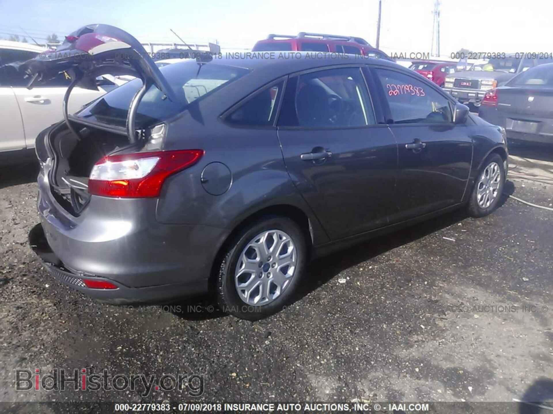 2012 Ford Focus - VIN: 1FAHP3F28CL466809 - Photo 4