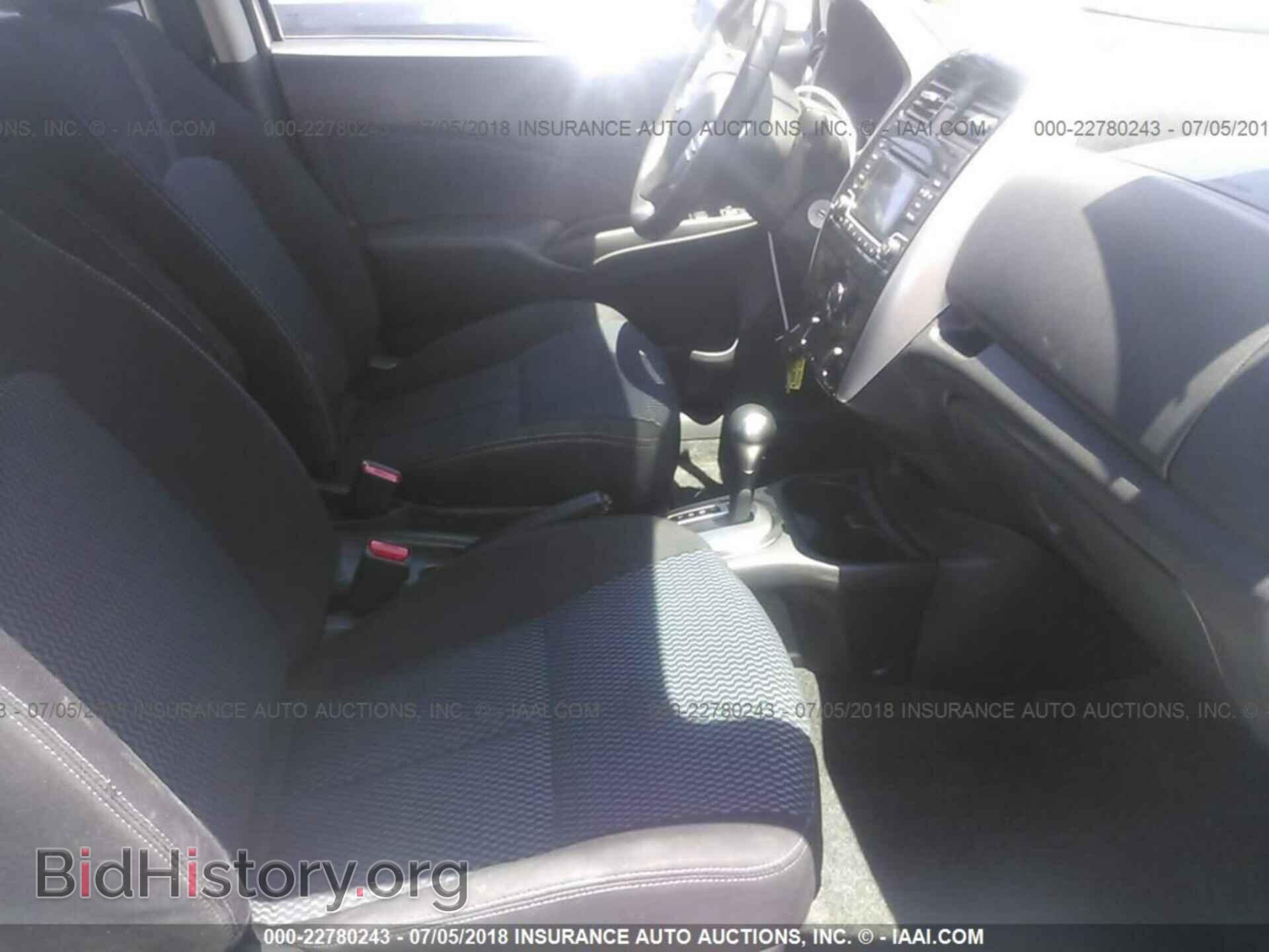 2016 Nissan Versa note - VIN: 3N1CE2CP3GL372810 - Photo 5