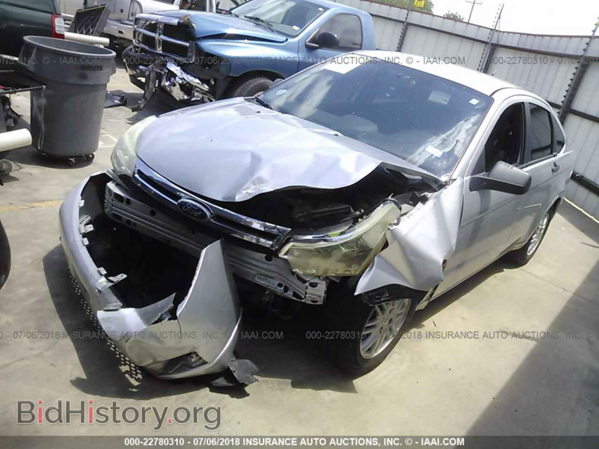2011 Ford Focus - VIN: 1FAHP3FN5BW112219 - Фото 2