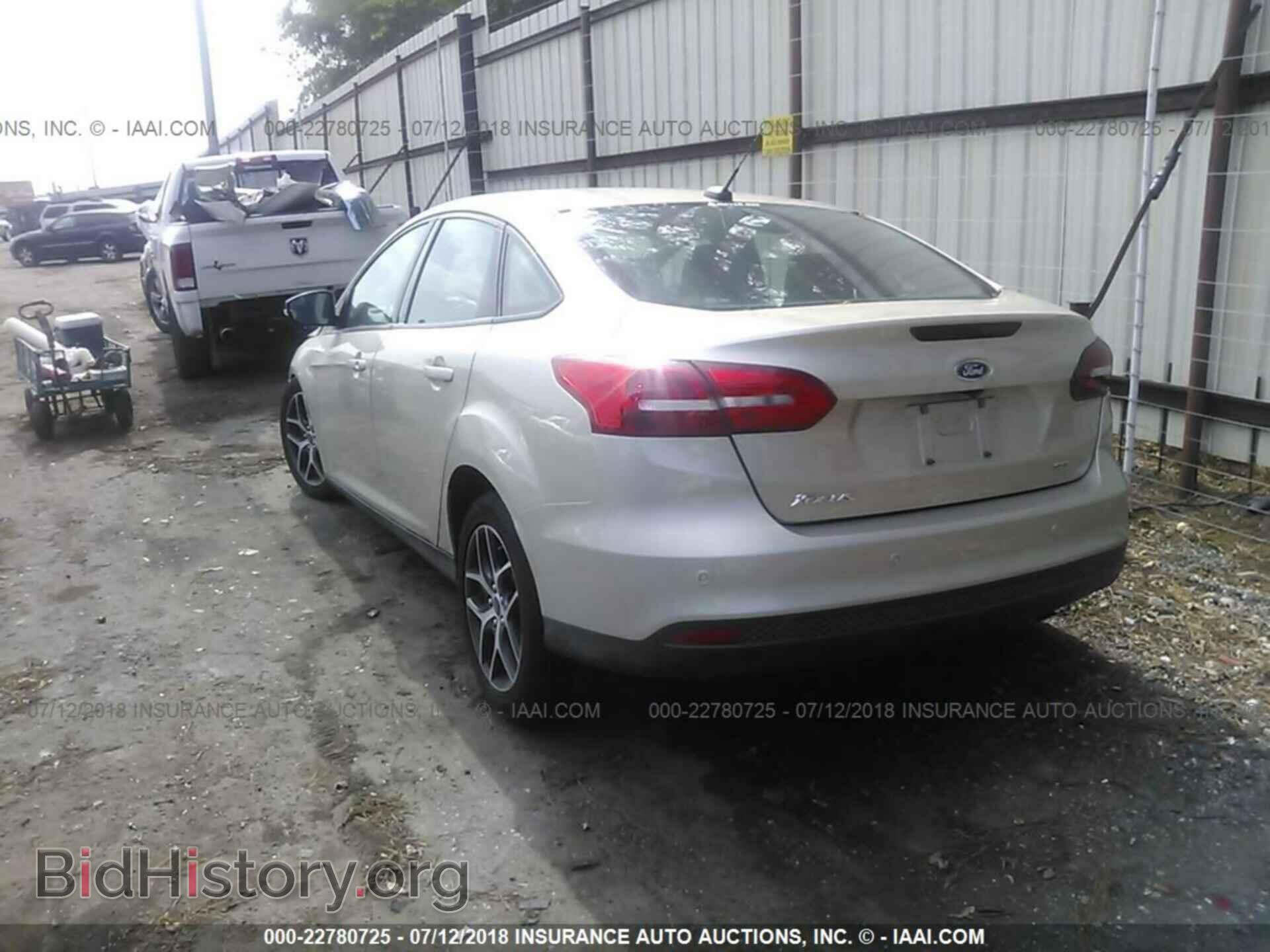 2017 Ford Focus - VIN: 1FADP3H24HL341762 - Фото 3