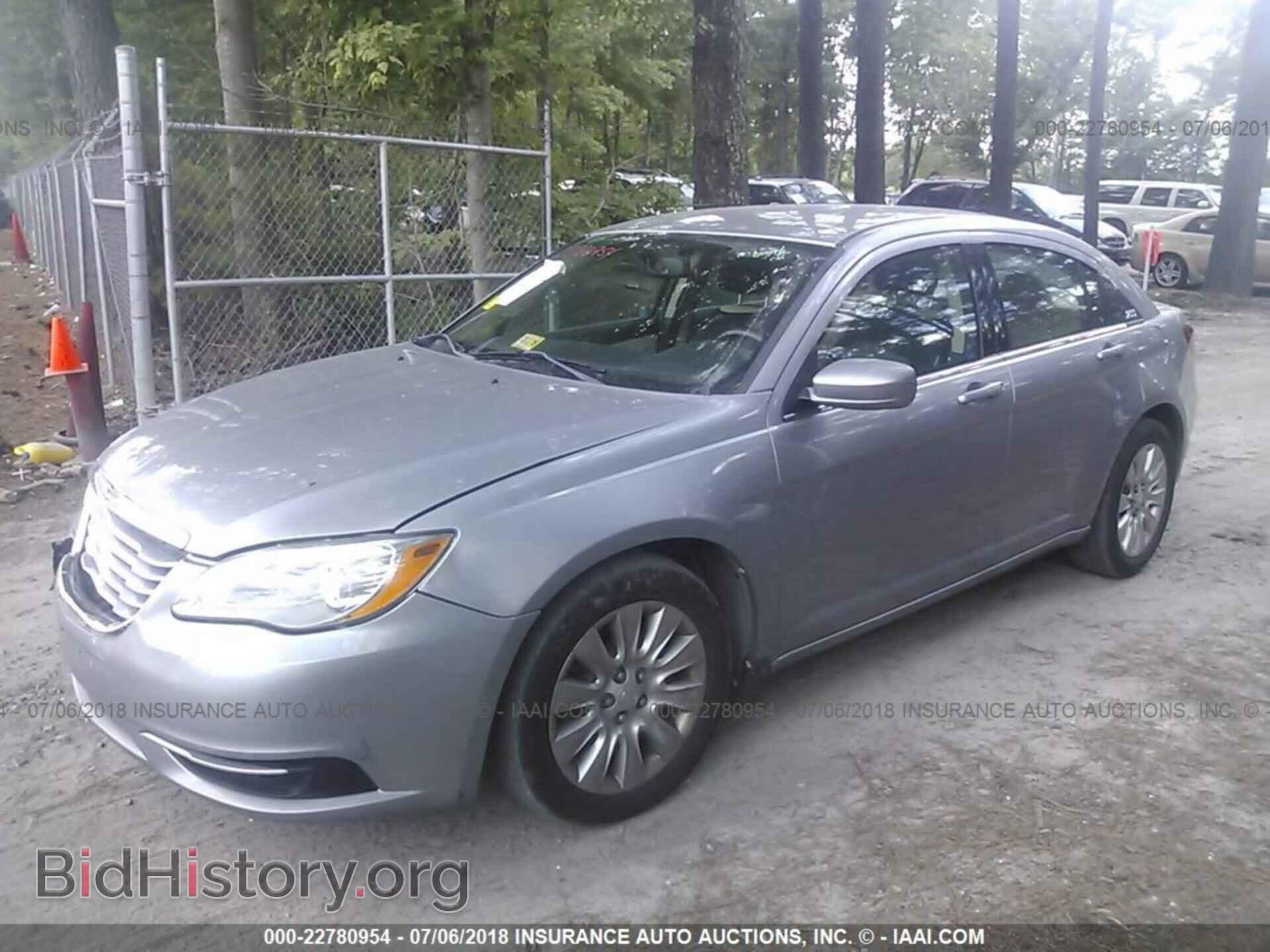 2013 Chrysler 200 - VIN: 1C3CCBAG9DN721894 - Фото 2
