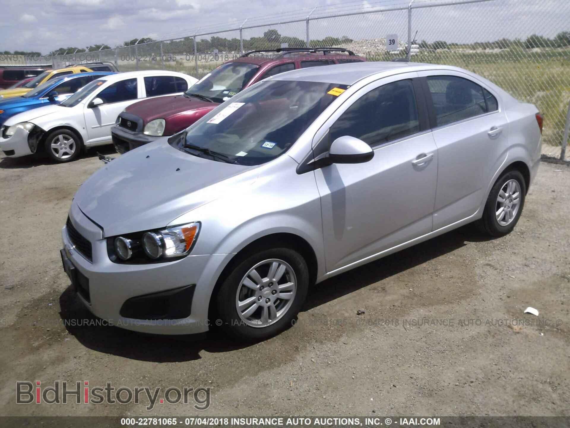 2015 Chevrolet Sonic - VIN: 1G1JC5SH2F4199638 - Фото 2