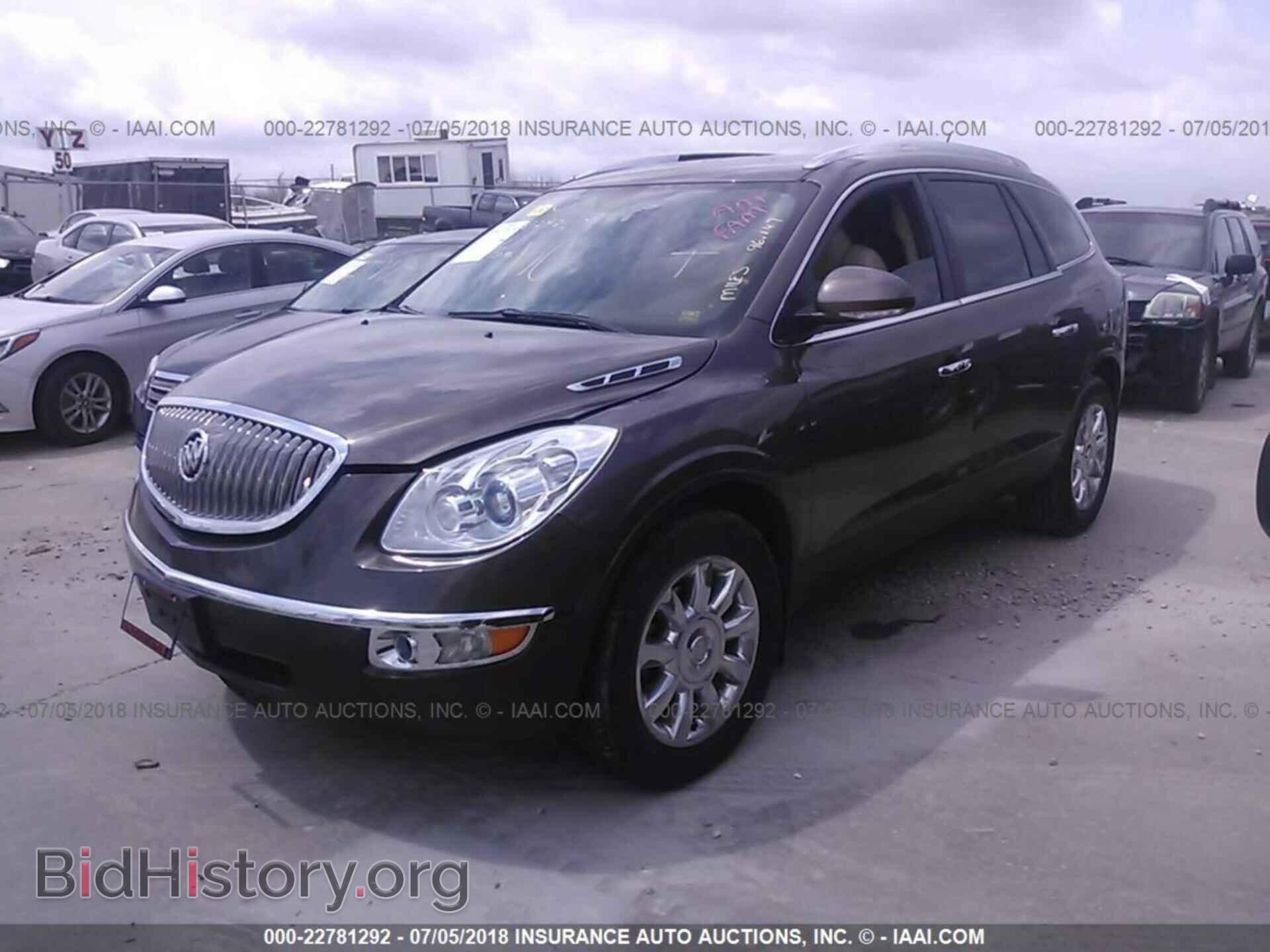 2012 Buick Enclave - VIN: 5GAKRCED7CJ384466 - Photo 2
