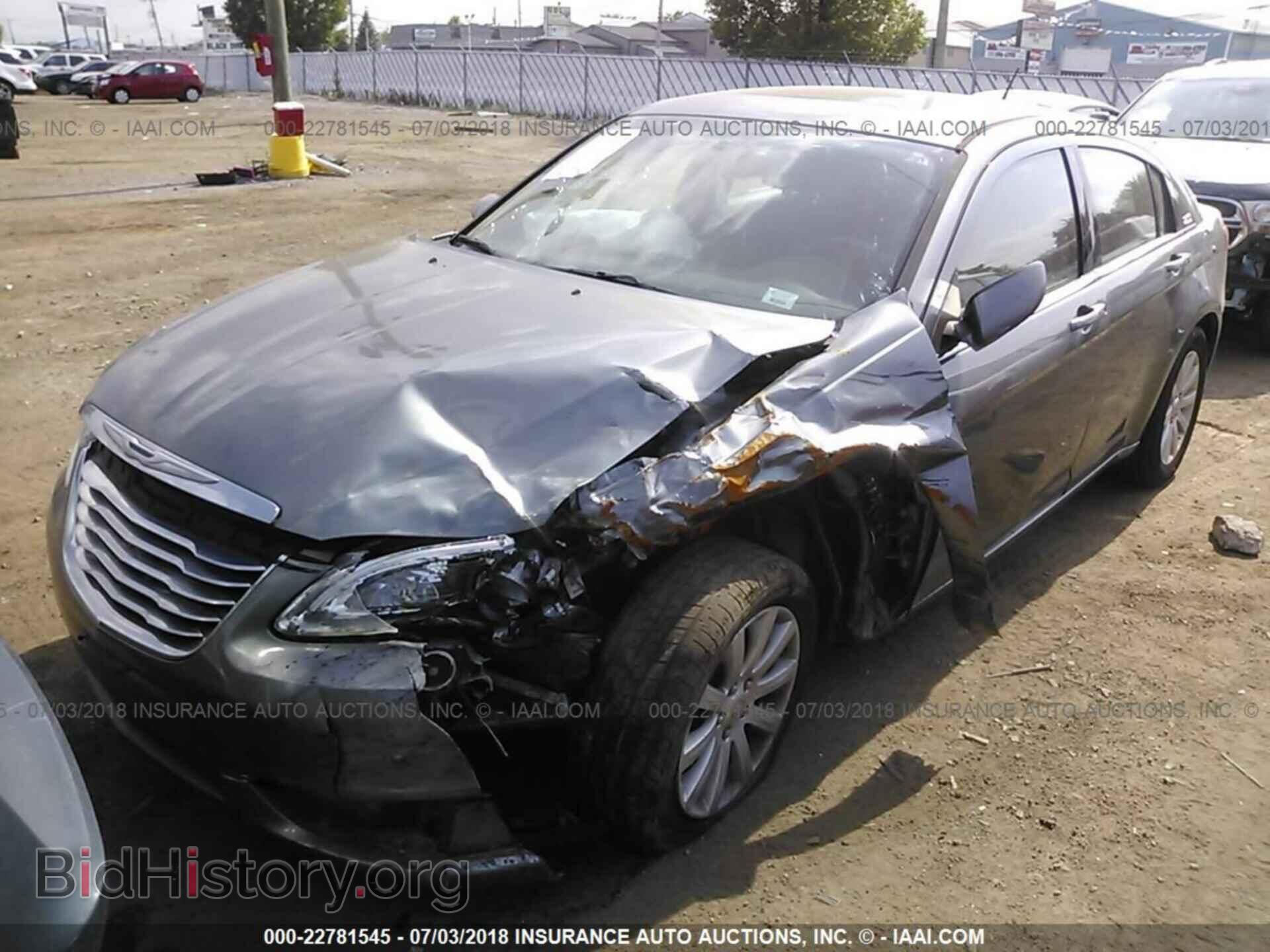 2013 Chrysler 200 - VIN: 1C3CCBBB8DN552910 - Photo 2