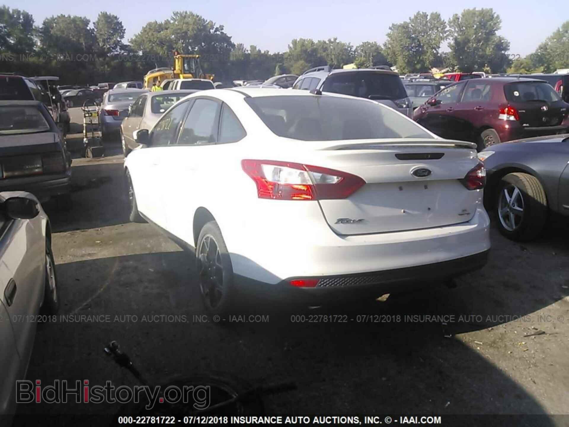 2012 Ford Focus - VIN: 1FAHP3F27CL476764 - Photo 3