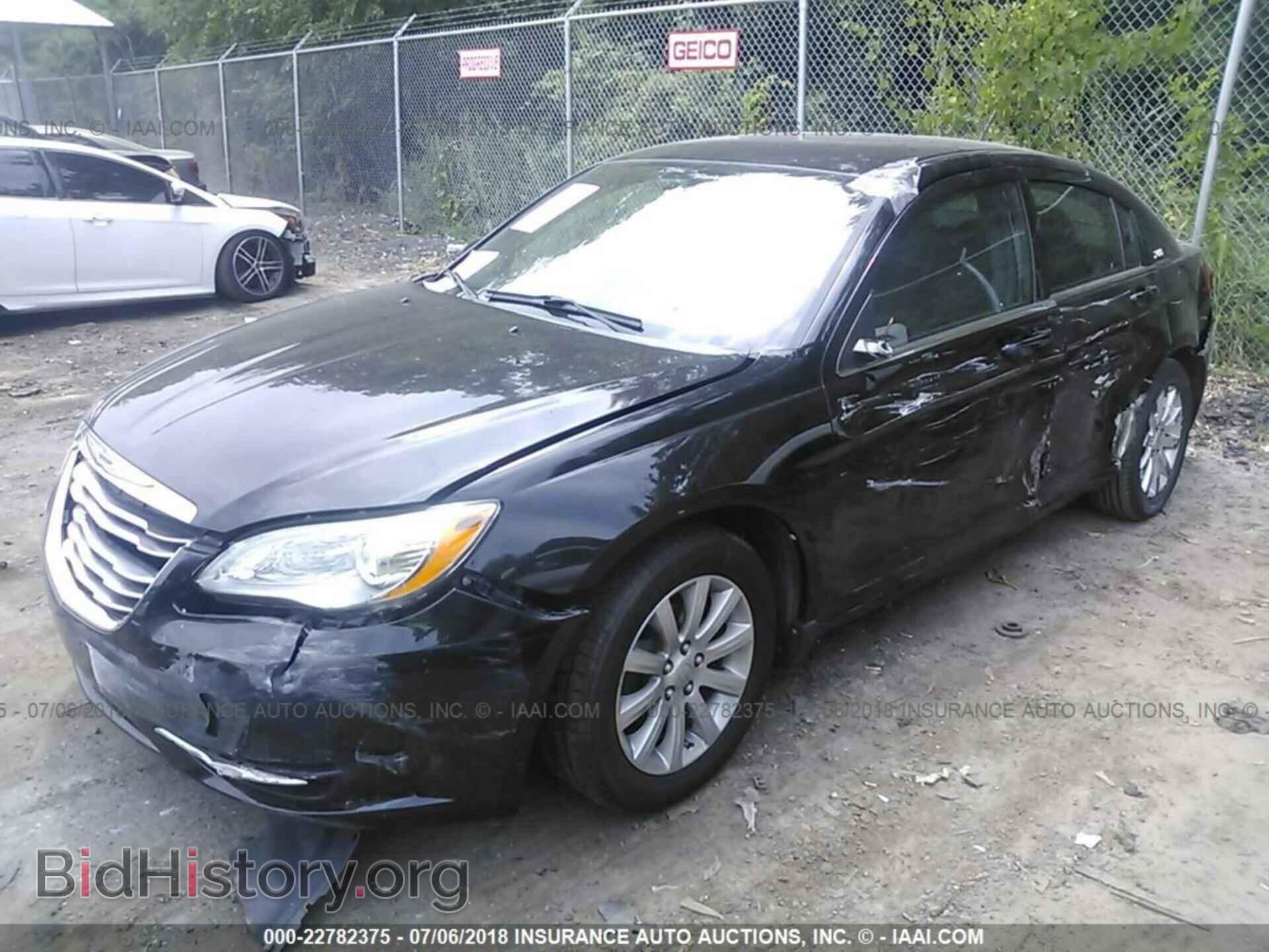 2013 Chrysler 200 - VIN: 1C3CCBBB9DN598651 - Фото 2