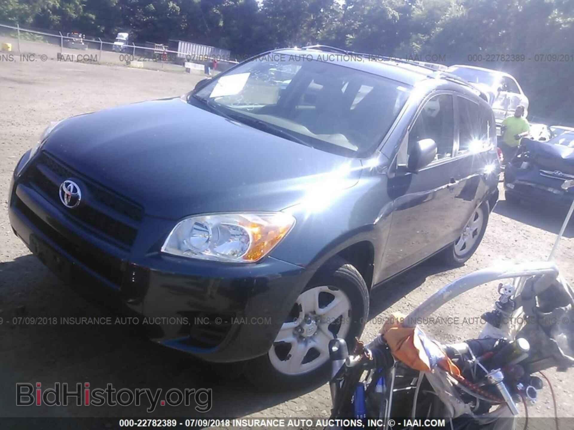 2011 Toyota Rav4 - VIN: 2T3BF4DV0BW155845 - Photo 2