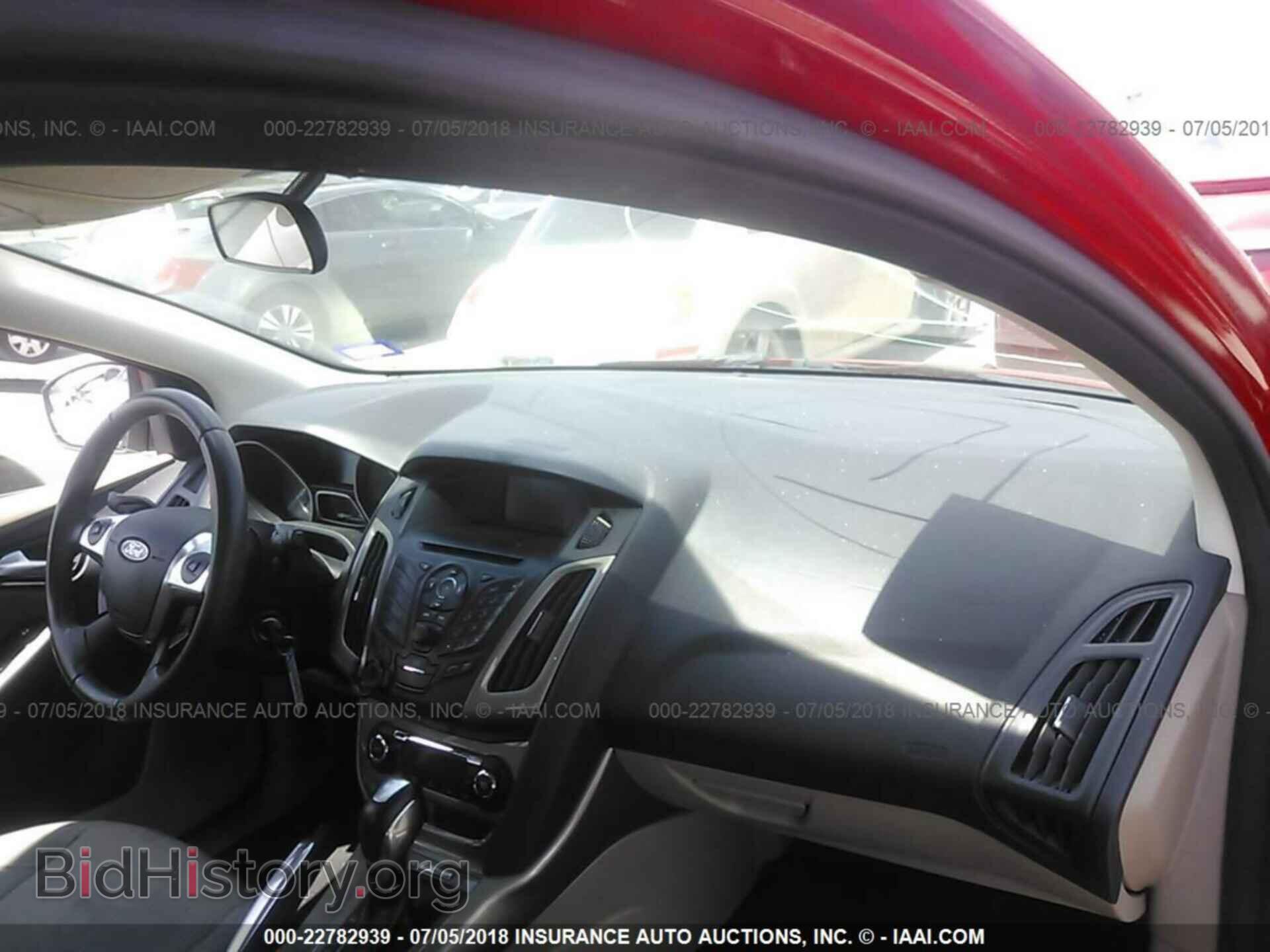 2012 Ford Focus - VIN: 1FAHP3M24CL358819 - Photo 5