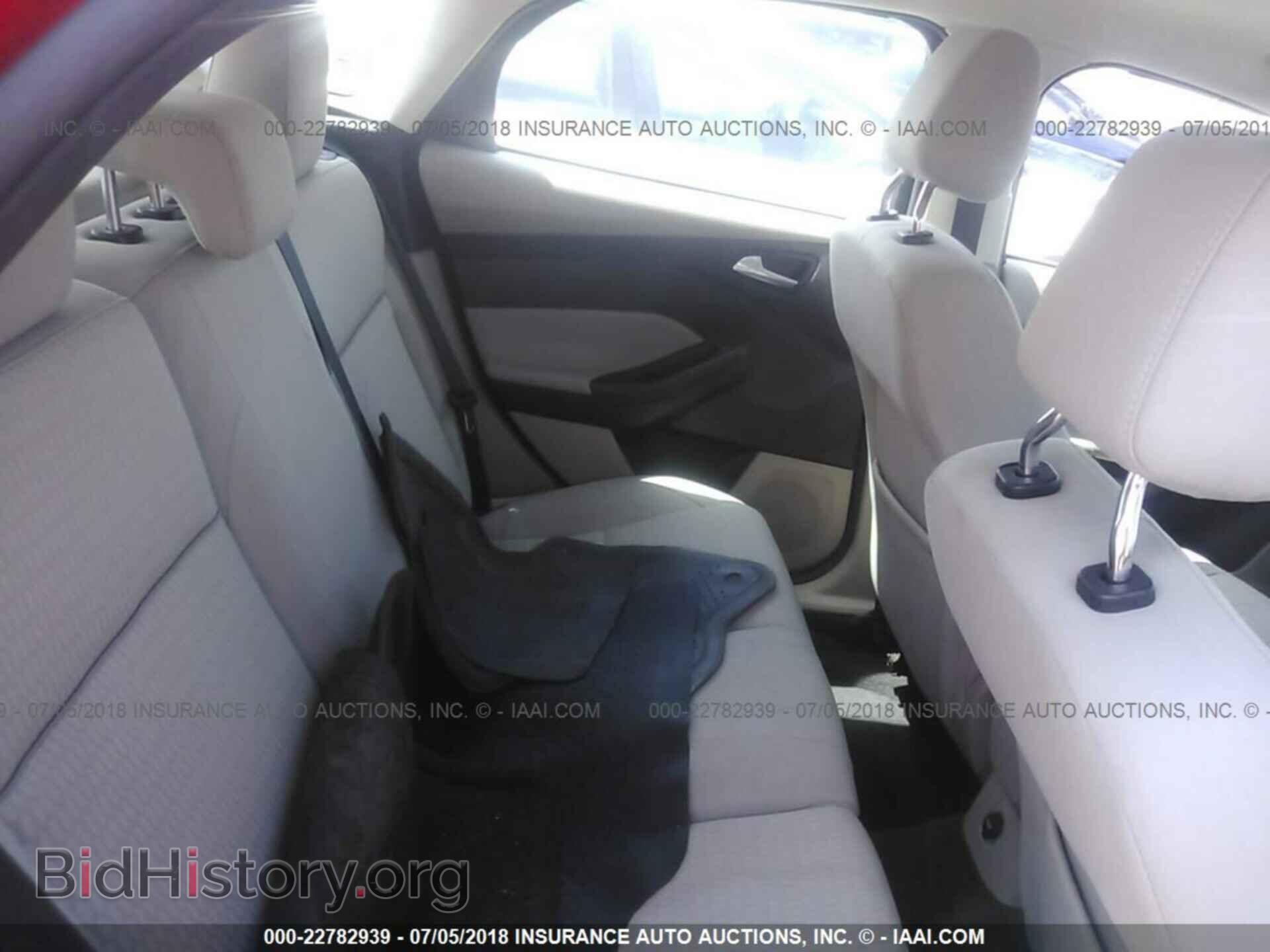 2012 Ford Focus - VIN: 1FAHP3M24CL358819 - Photo 8