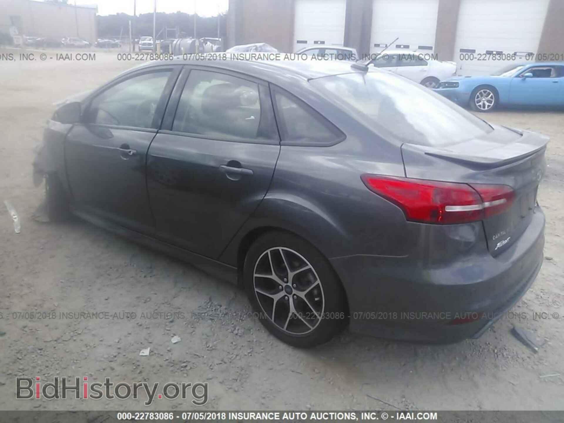 2016 Ford Focus - VIN: 1FADP3F23GL381476 - Photo 3