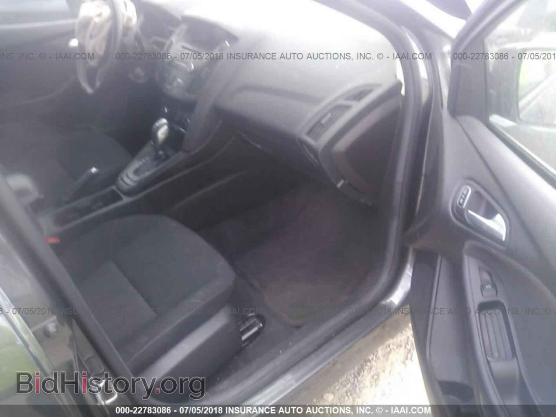 2016 Ford Focus - VIN: 1FADP3F23GL381476 - Photo 5