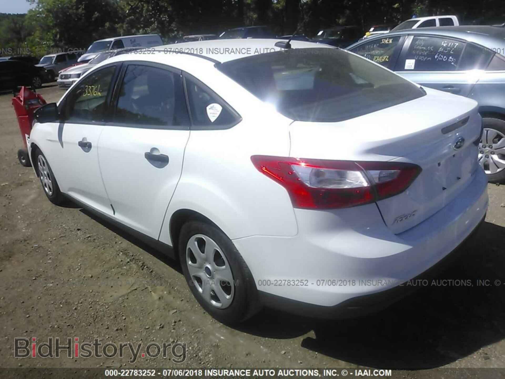 2014 Ford Focus - VIN: 1FADP3E23EL438967 - Photo 3