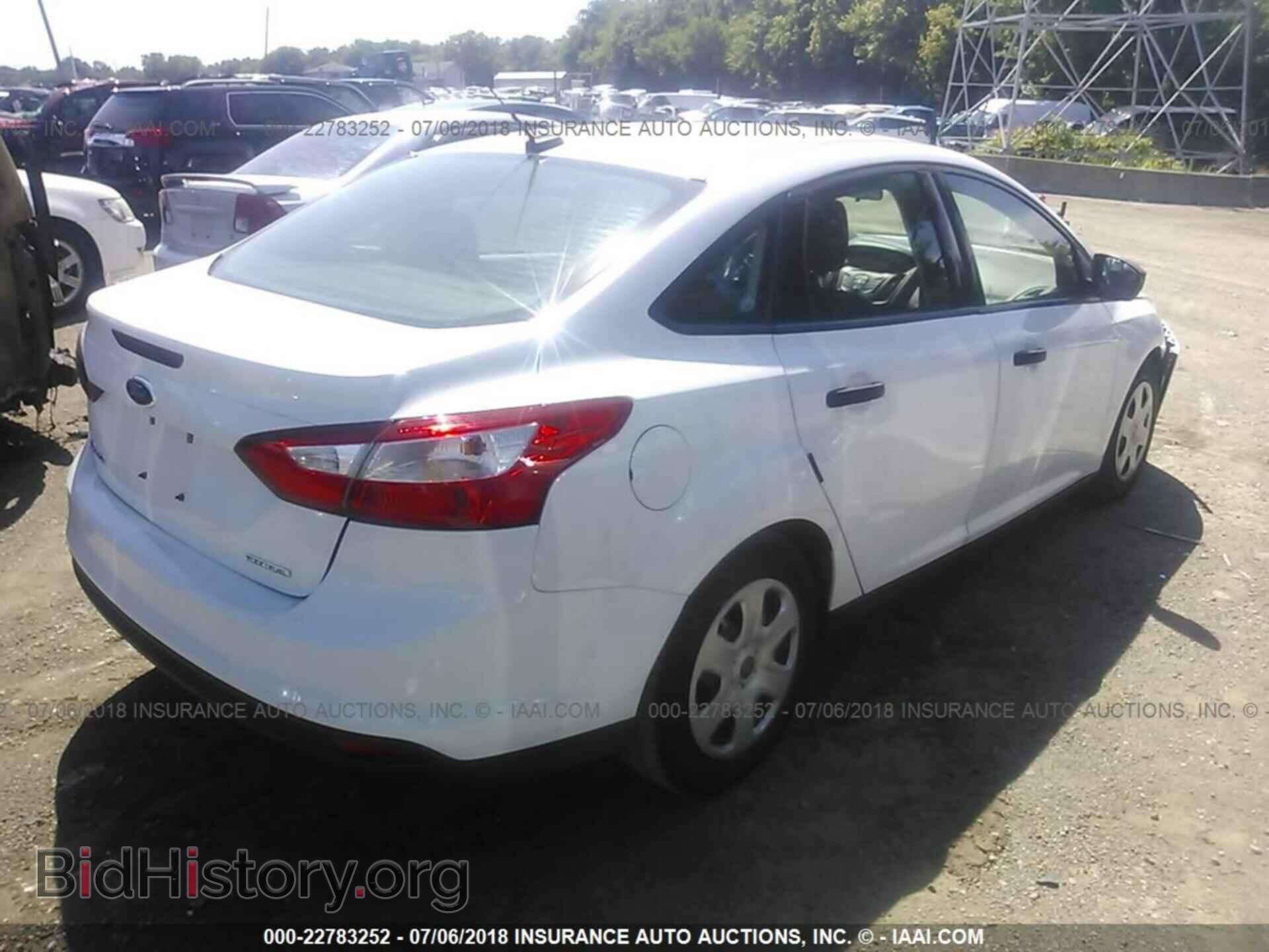 2014 Ford Focus - VIN: 1FADP3E23EL438967 - Photo 4