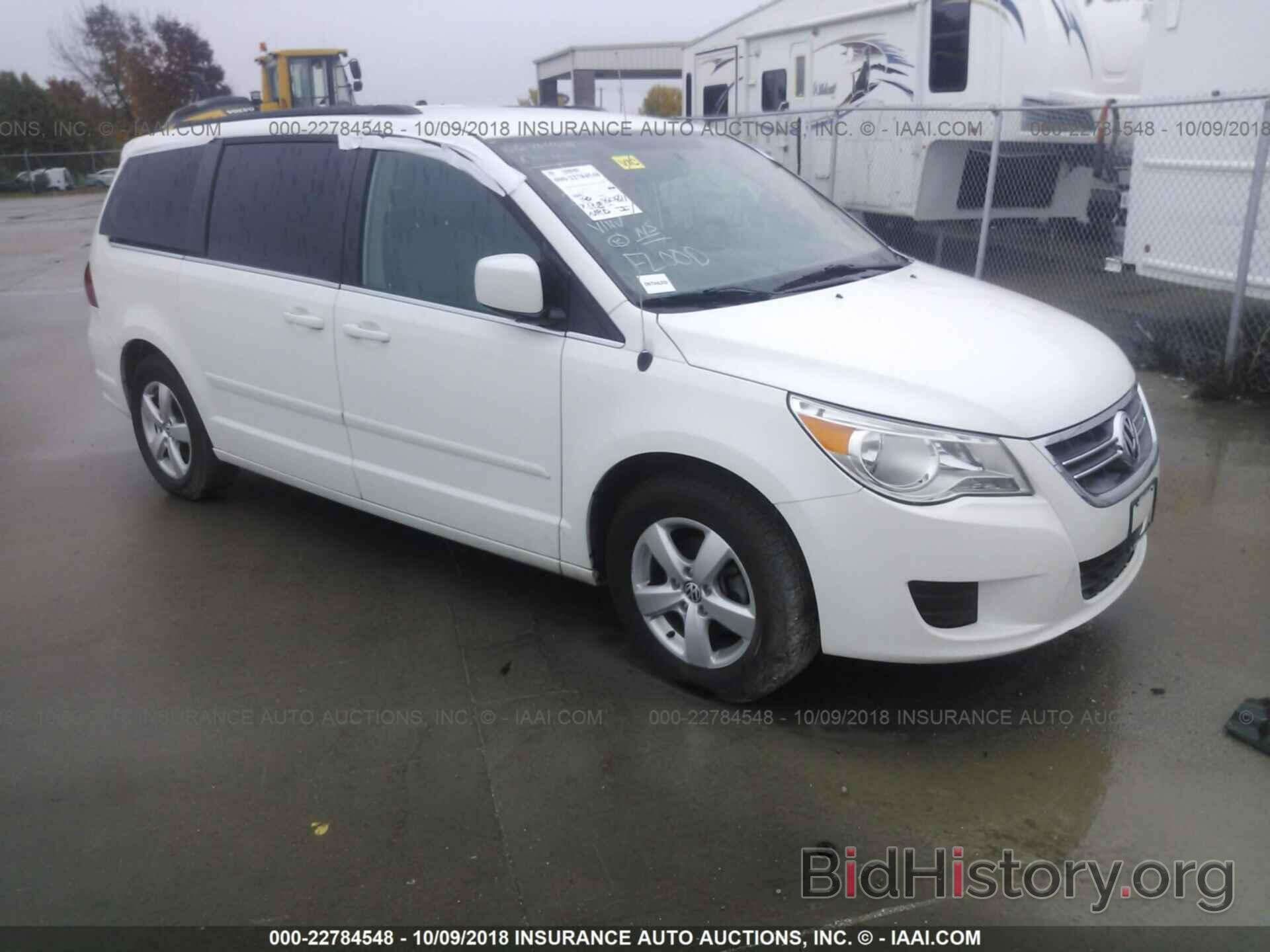 Photo 2V4RW3DG6BR622227 - Volkswagen Routan 2011