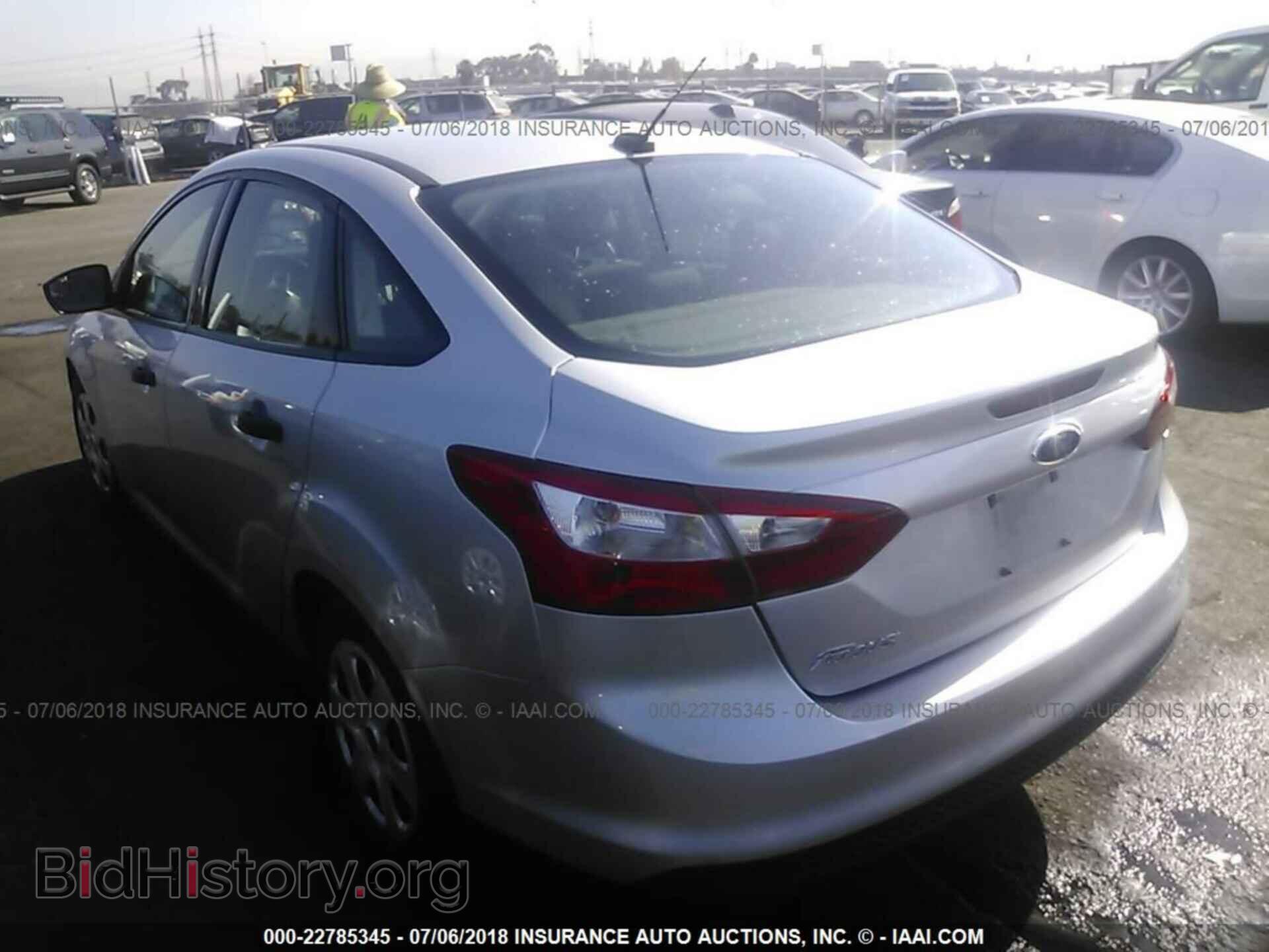 2014 Ford Focus - VIN: 1FADP3E27EL413733 - Photo 3