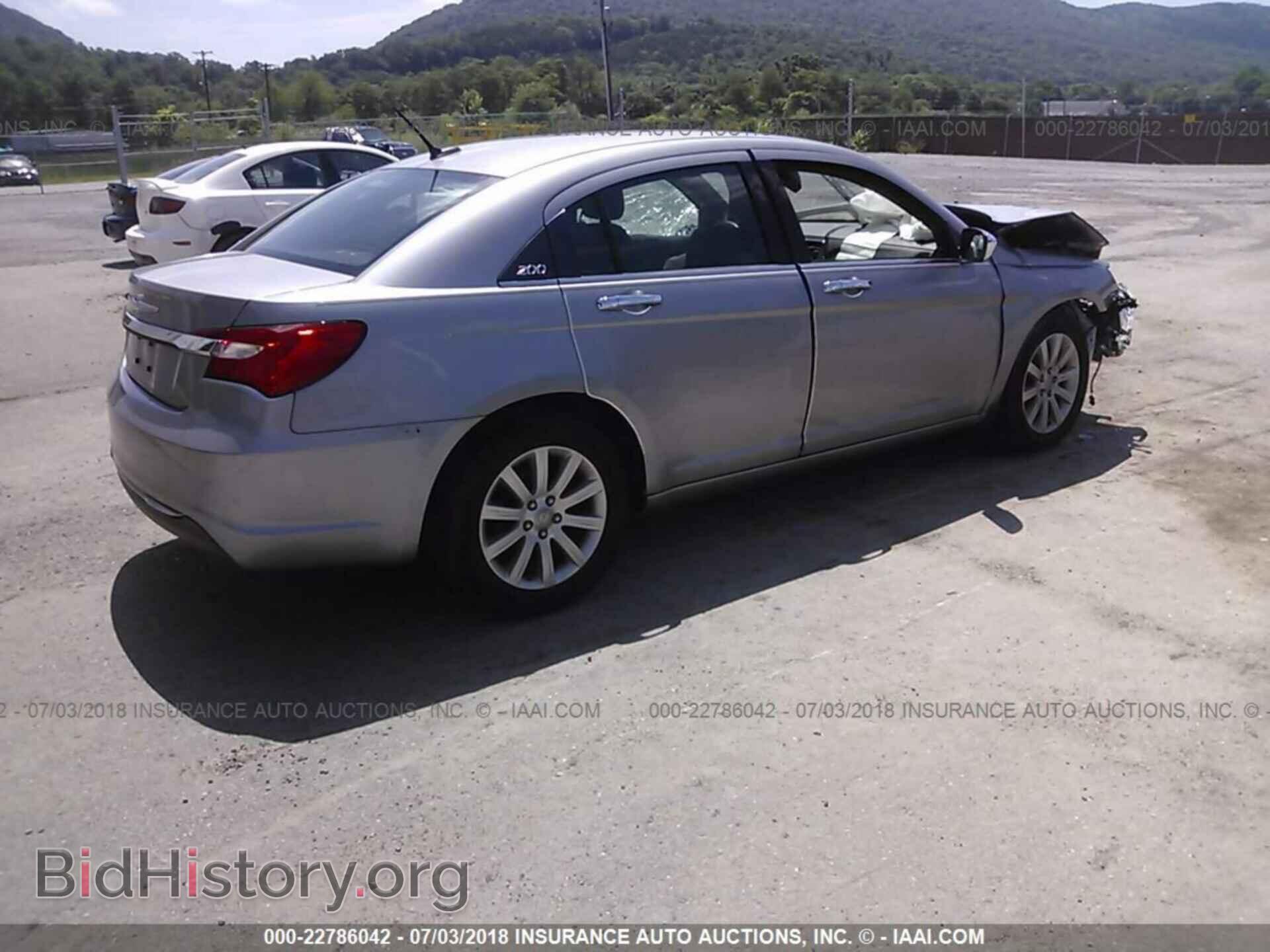 2013 Chrysler 200 - VIN: 1C3CCBCG4DN524662 - Photo 4