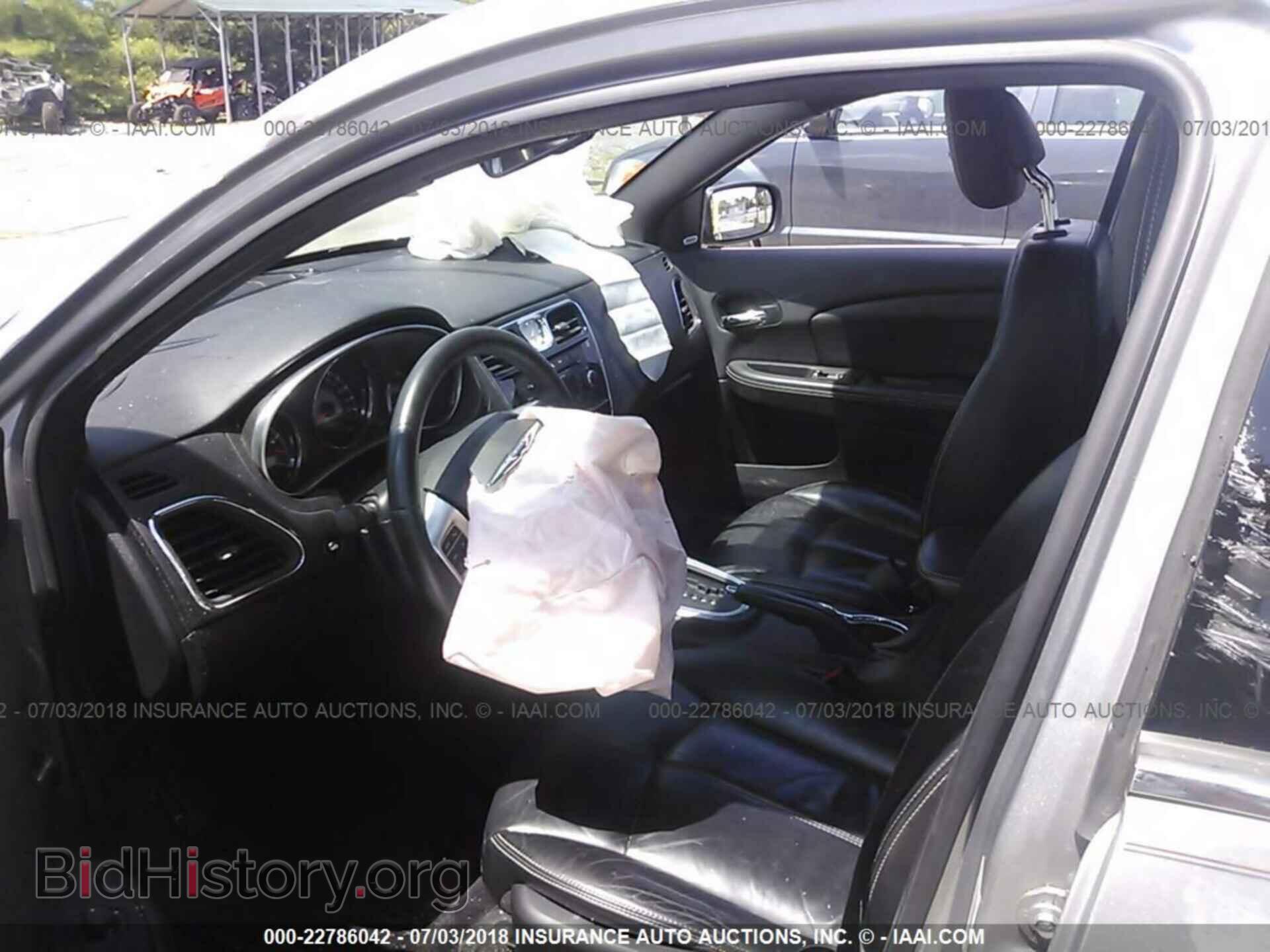 2013 Chrysler 200 - VIN: 1C3CCBCG4DN524662 - Photo 5