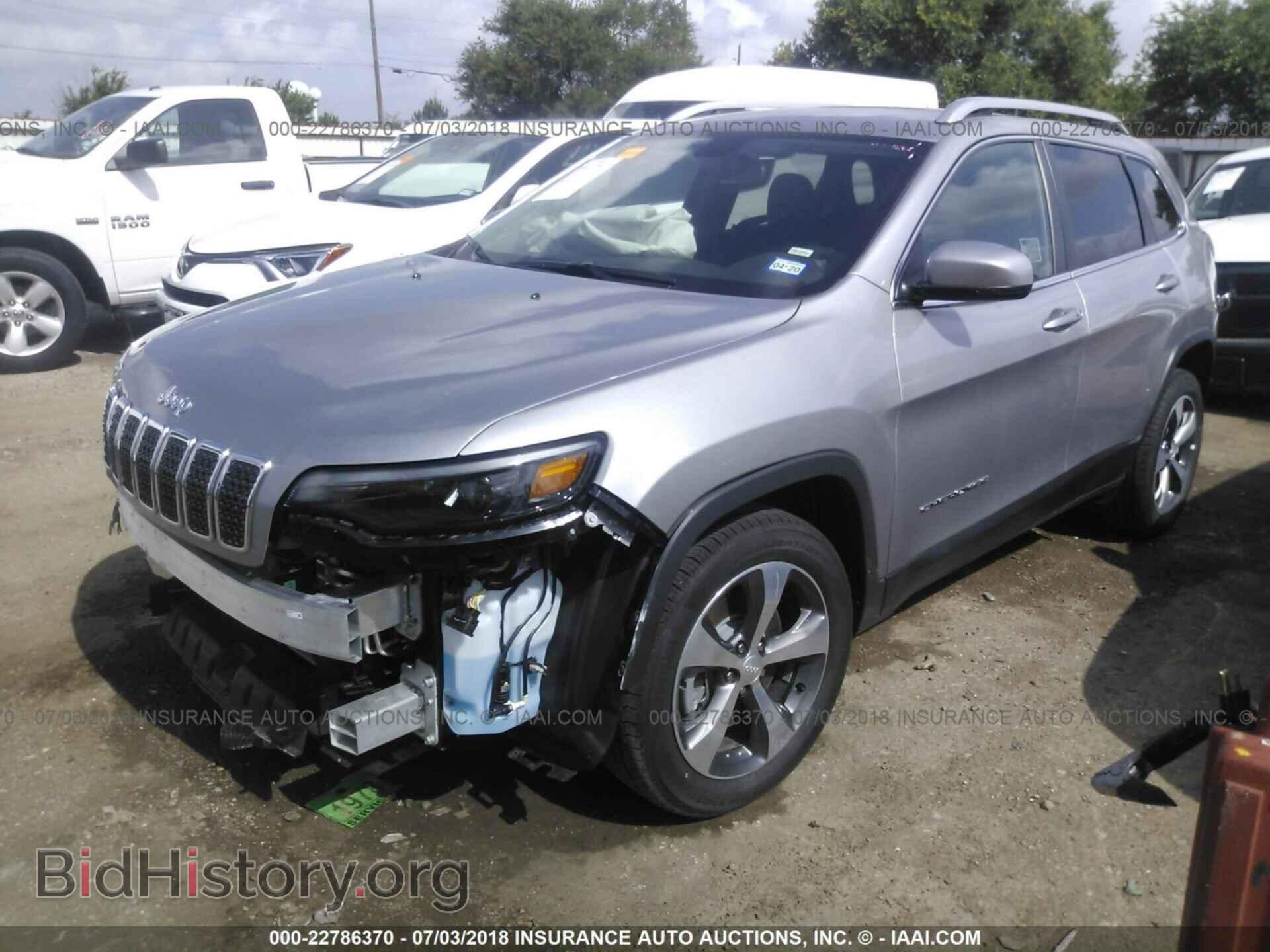 2019 Jeep Cherokee - VIN: 1C4PJLDB2KD201693 - Photo 2