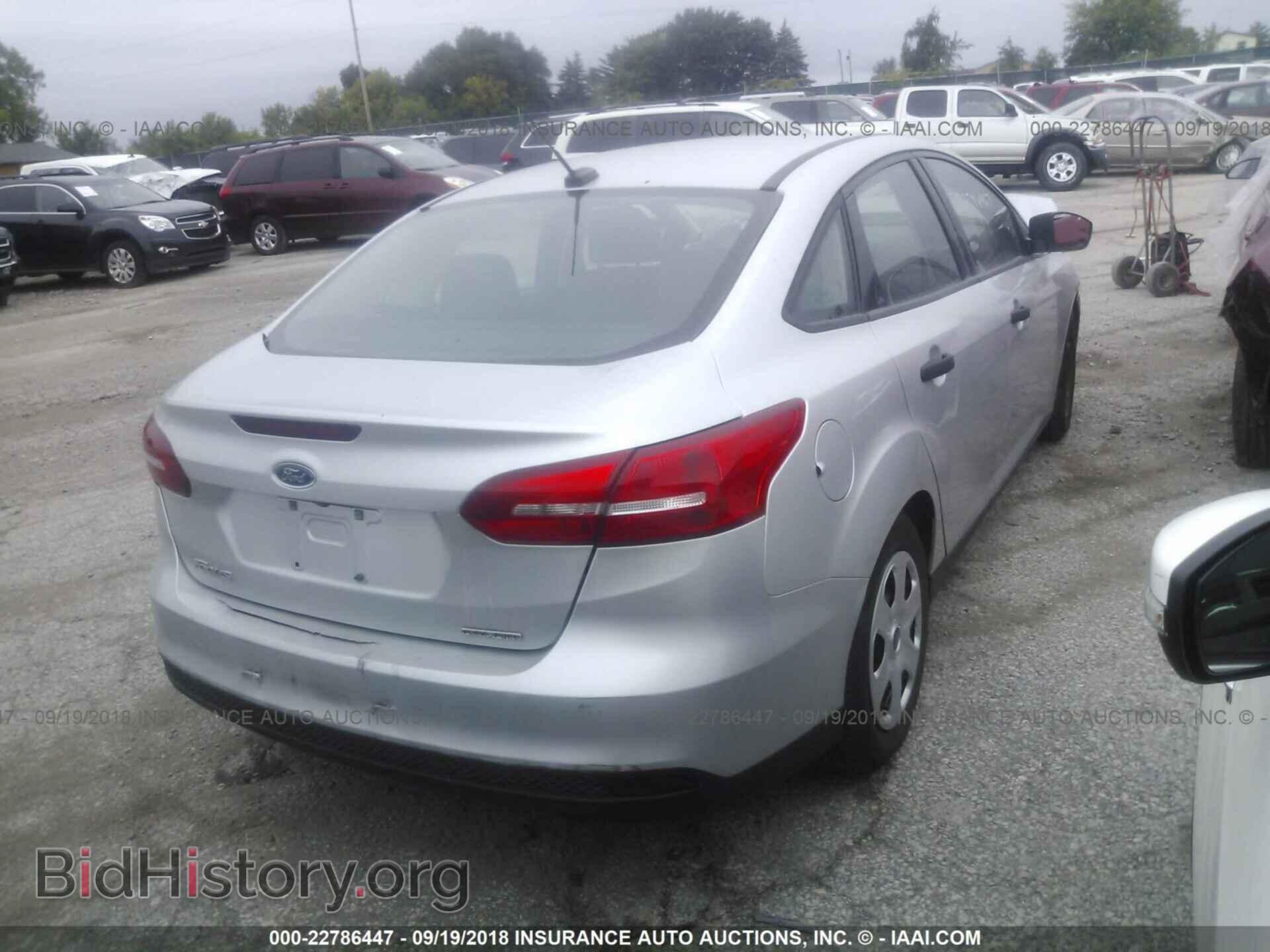 2015 Ford Focus - VIN: 1FADP3E27FL258716 - Photo 4